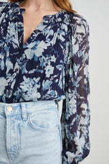 Nessıe Top - Çivit Çiçekleri