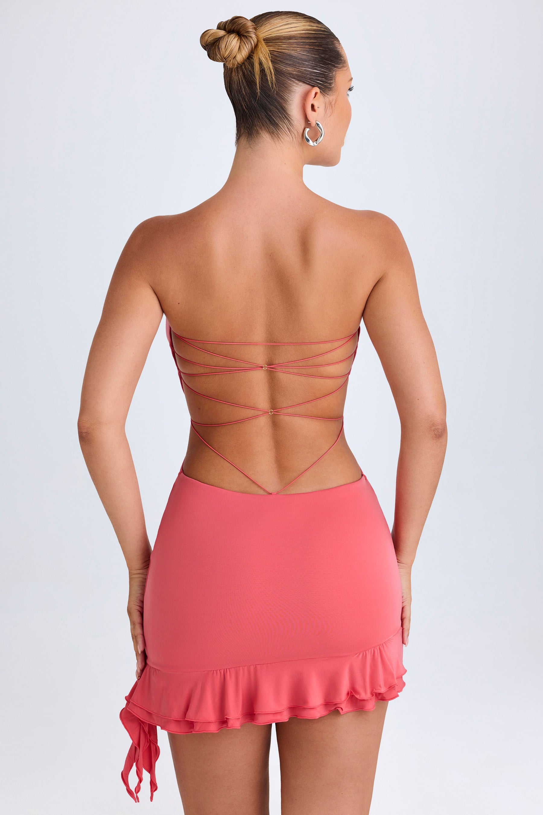 Mercan Rengi Fırfırlı Detaylı, Kesik Kesimli Bandeau Mini Elbise