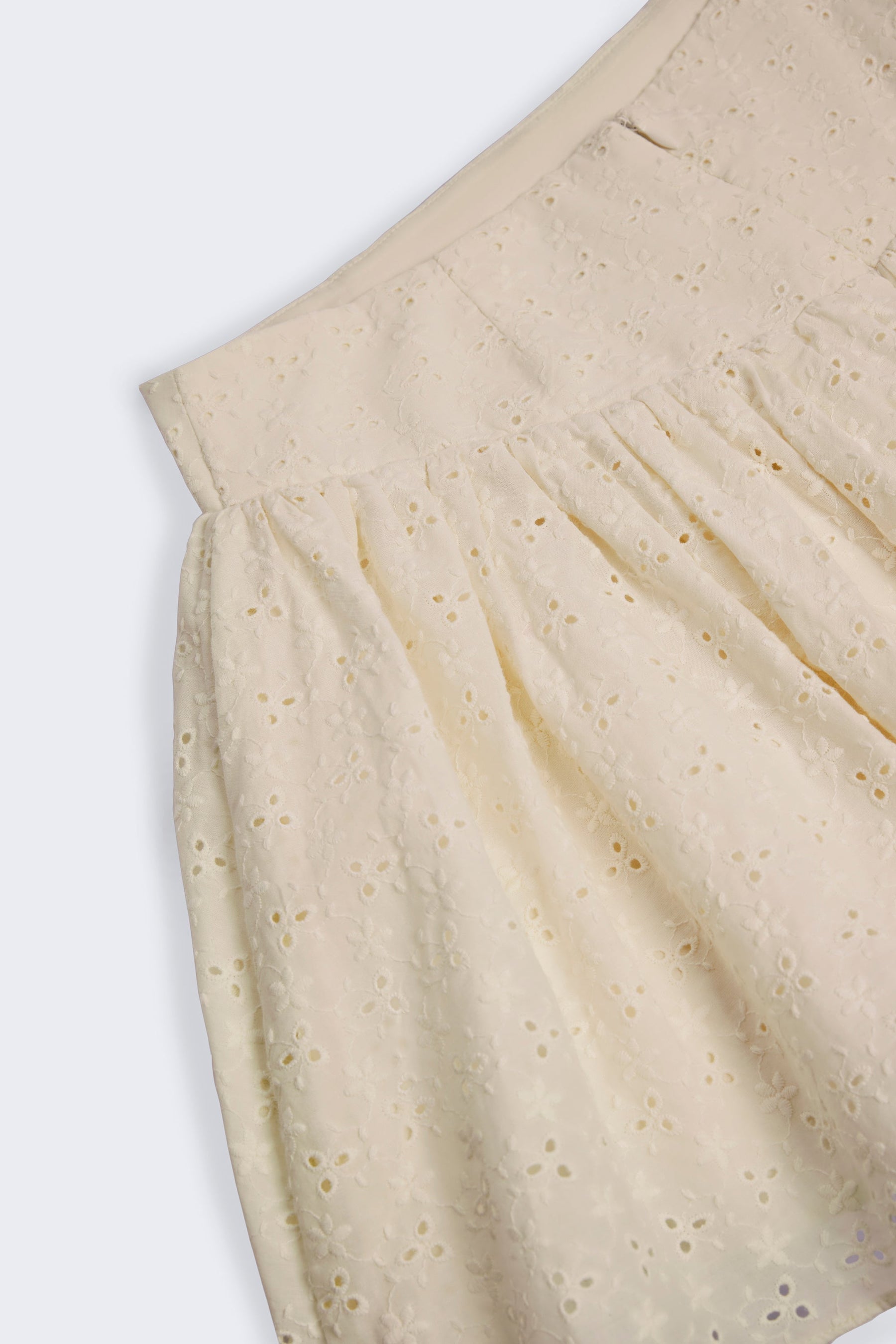 Fiyonk Detaylı Broderie Anglaise Fildişi Mini Etek