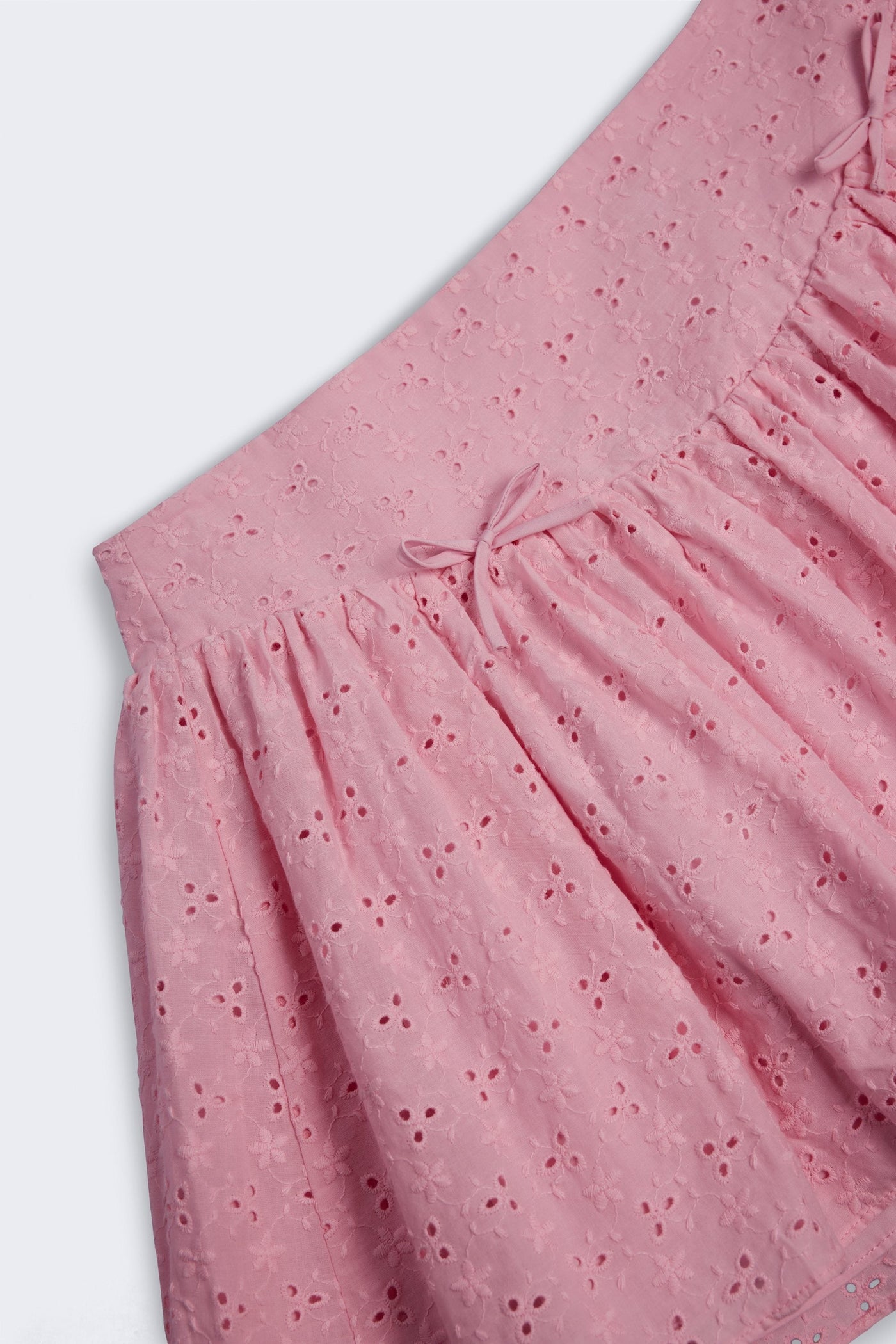 Yumuşak Pembe Renkte, Fiyonk Detaylı Broderie Anglaise Mini Etek