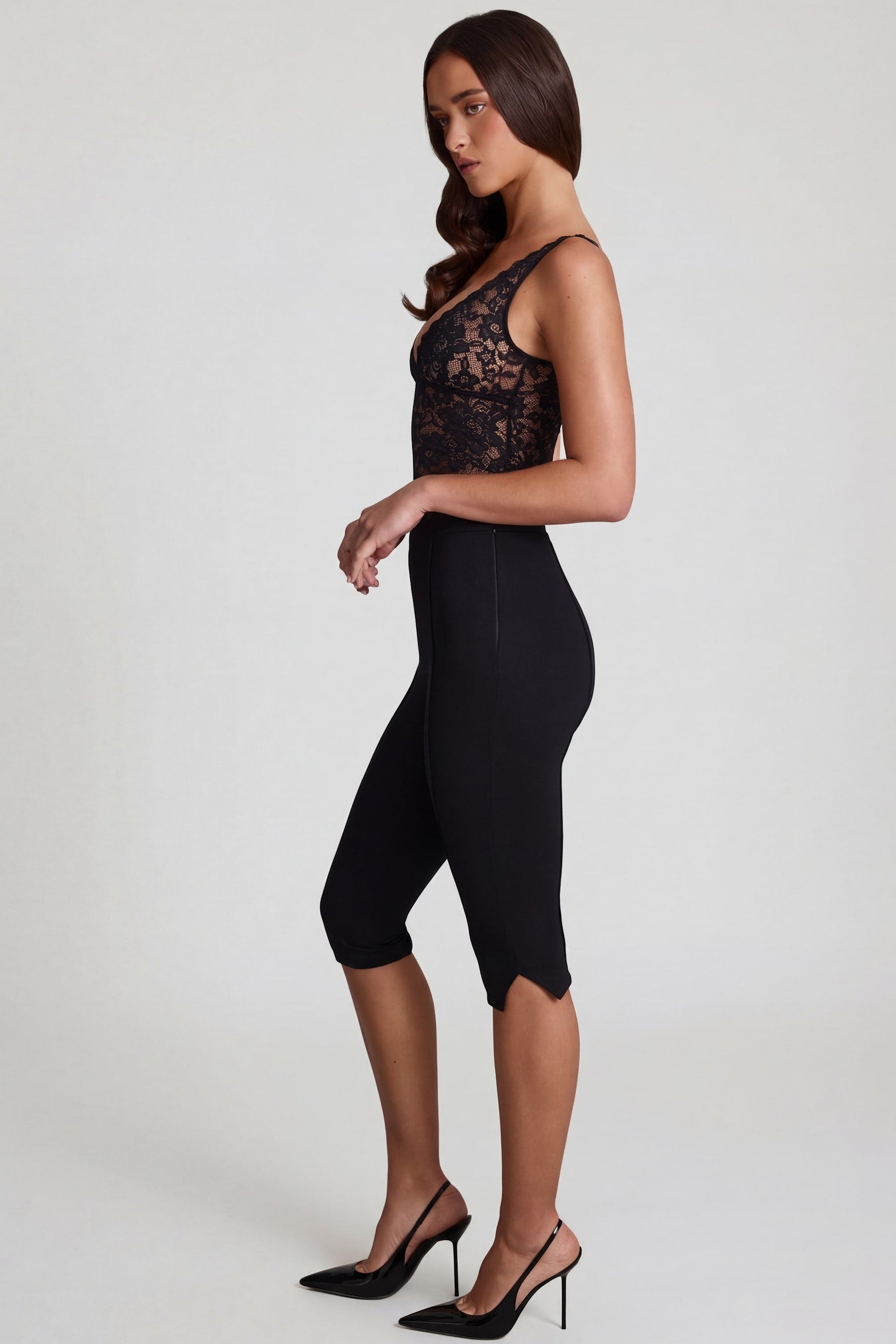 Siyah Ponte Jersey Kumaştan Kısa Kesimli Capri Pantolon