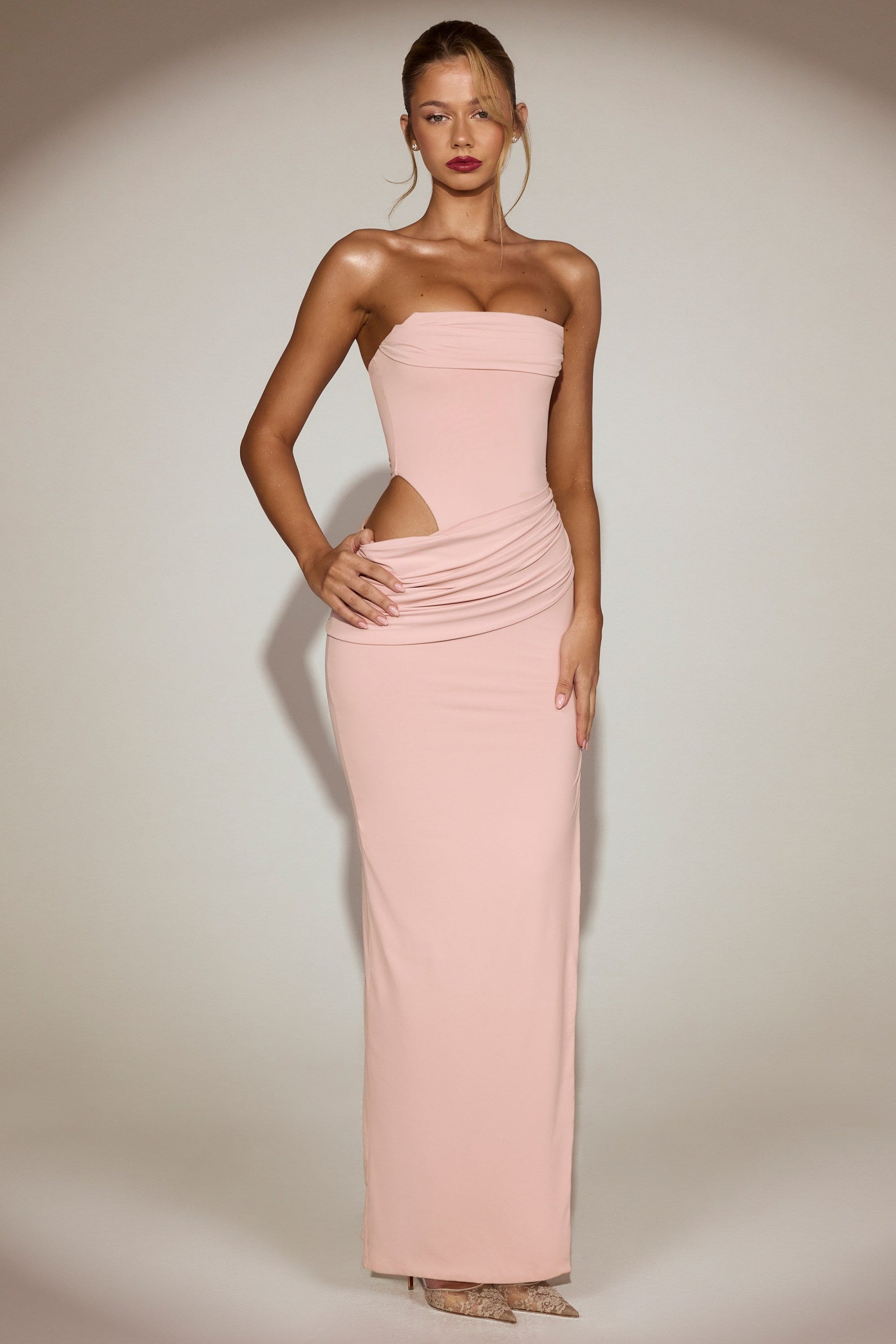 Pembe Renkli Yumuşak Jarse Kumaştan Bandeau Kesimli Maxi Elbise