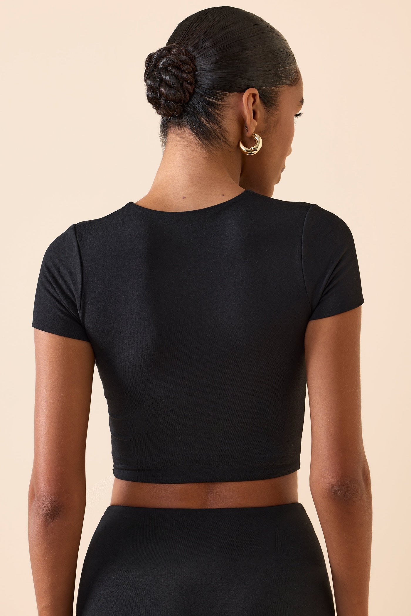 Siyah Renkli Kısa Kollu Crop Bluz