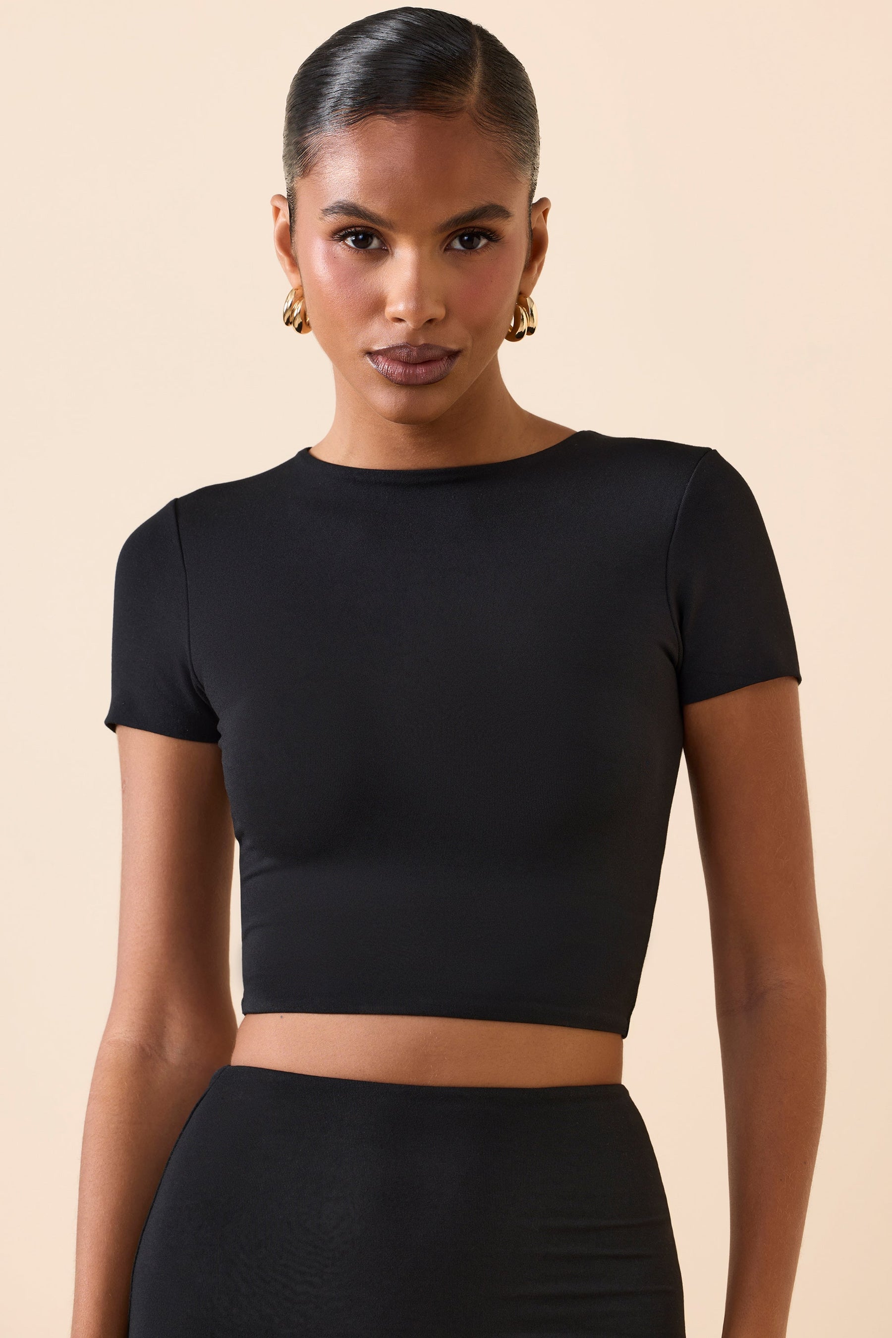 Siyah Renkli Kısa Kollu Crop Bluz
