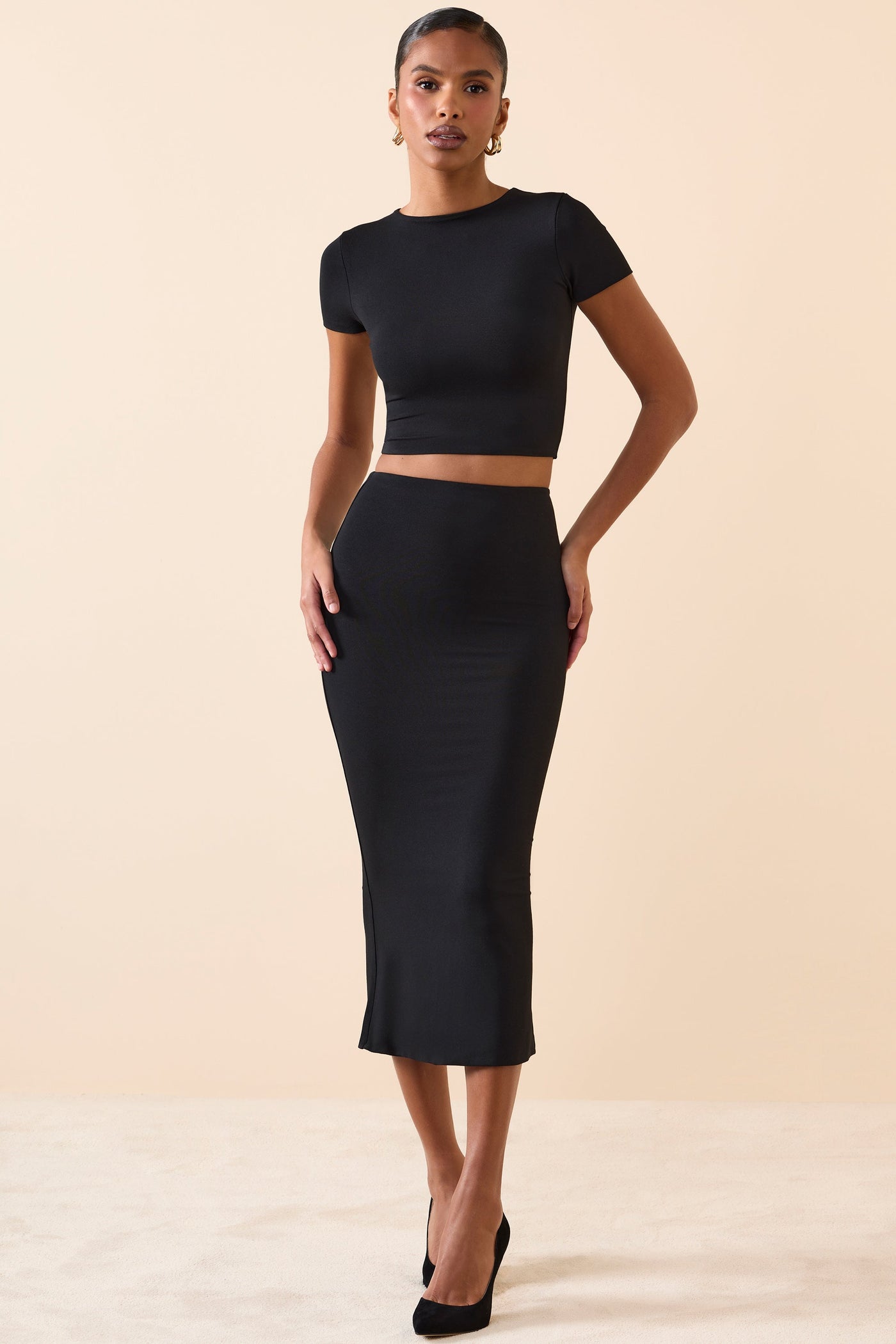 Siyah Renkli Kısa Kollu Crop Bluz