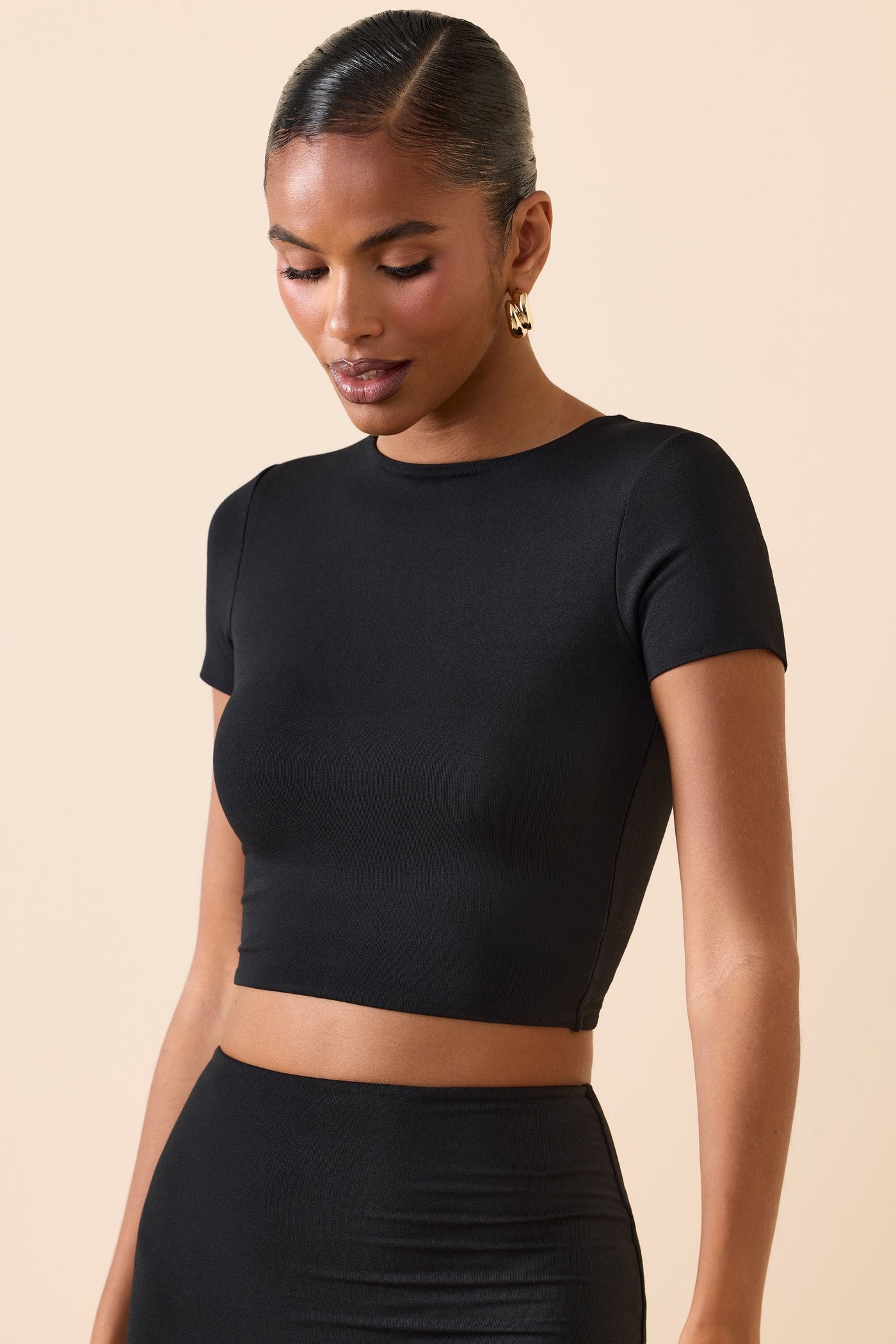 Siyah Renkli Kısa Kollu Crop Bluz