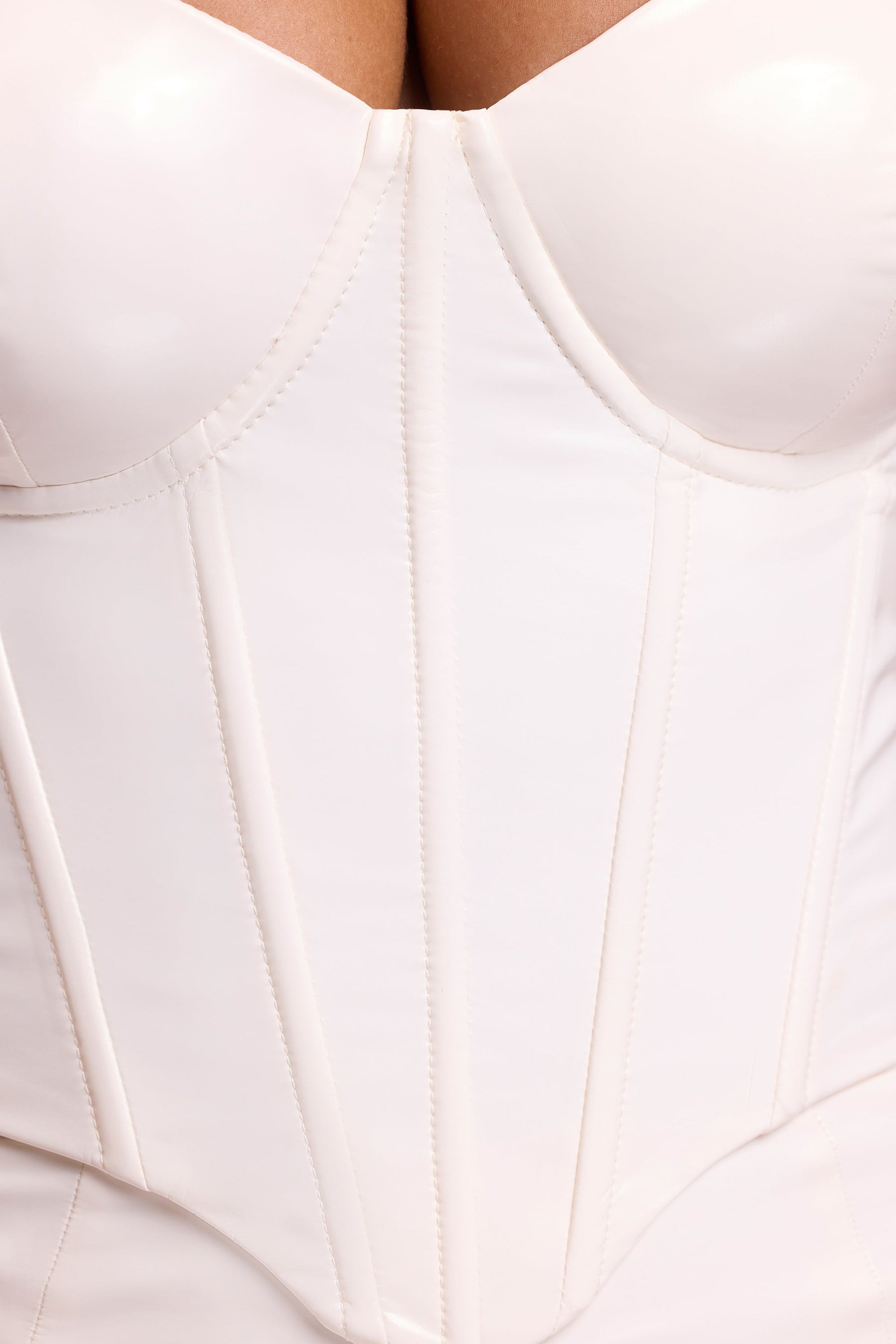 Beyaz Renkli Vinil Destekli Korse Crop Top
