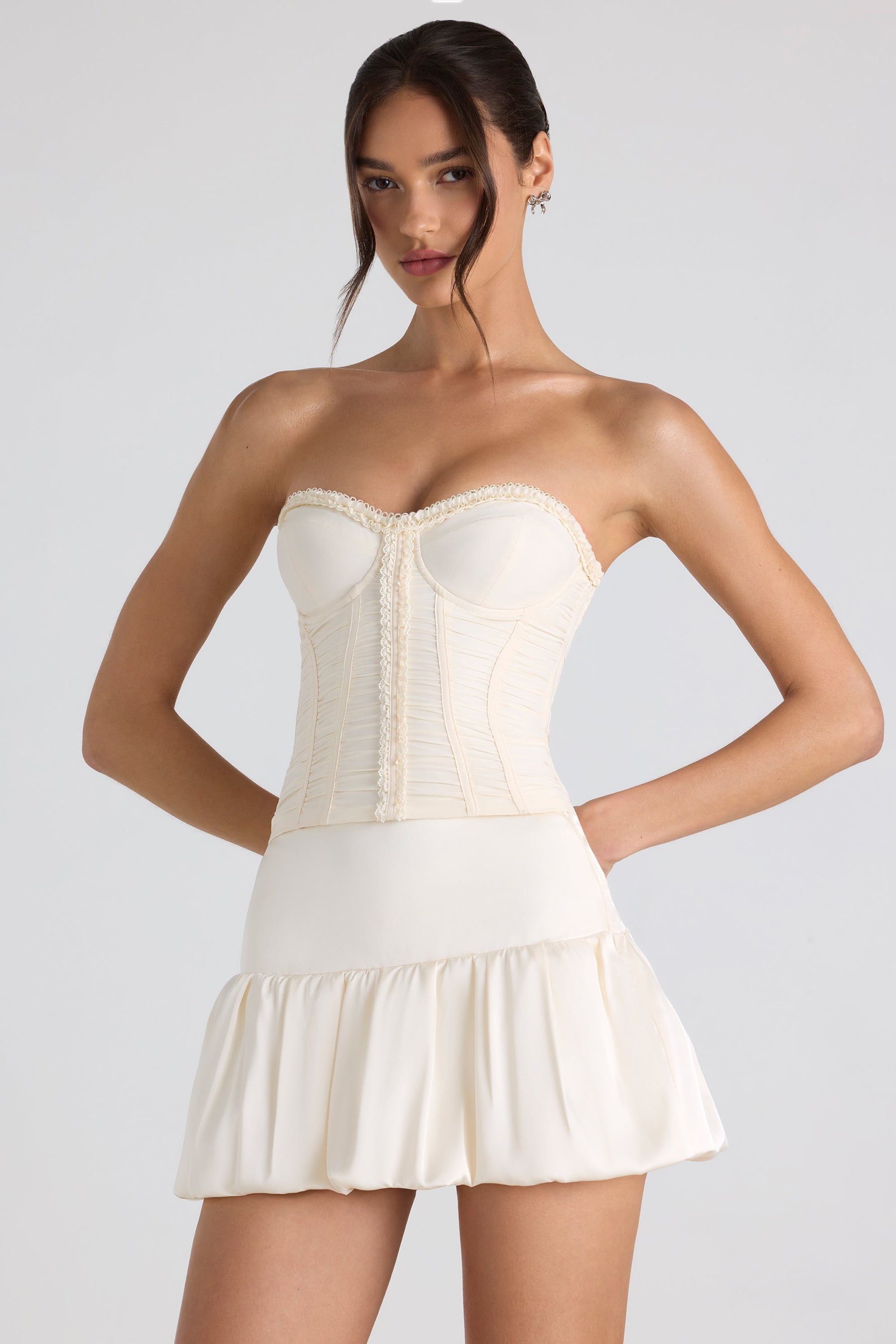 Fildişi Rengi, Kabarık Etek Uçlu, Orta Bel, Mikro Mini Etek.