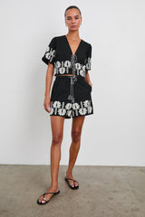 Armanda Short - Siyah Fildişi Palmiye Ağaçları