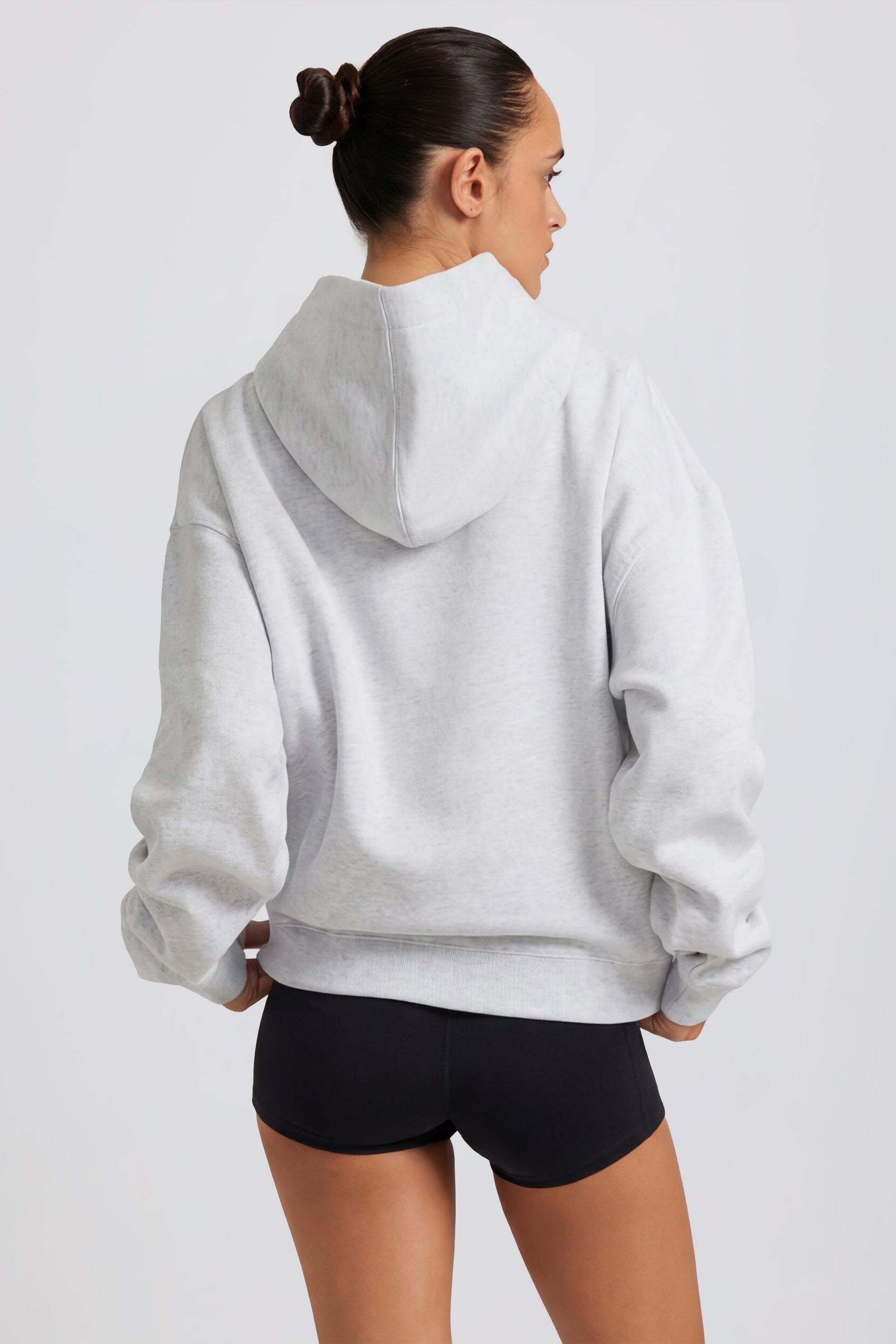Açık Gri Melanj Kumaştan Üretilmiş, Yumuşak Pamuklu Jarse Oversize Kapüşonlu Sweatshirt.