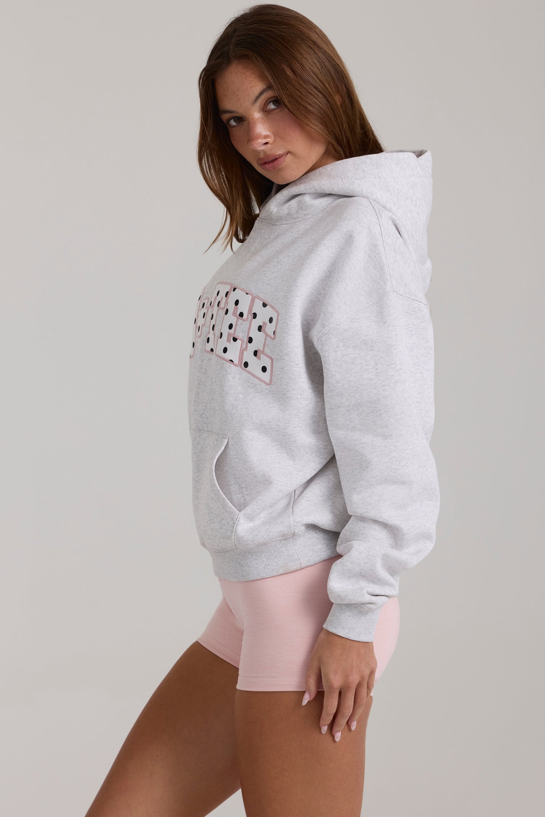 Gri Melanj Renginde, Büyük Beden Aplikeli Kapüşonlu Sweatshirt.