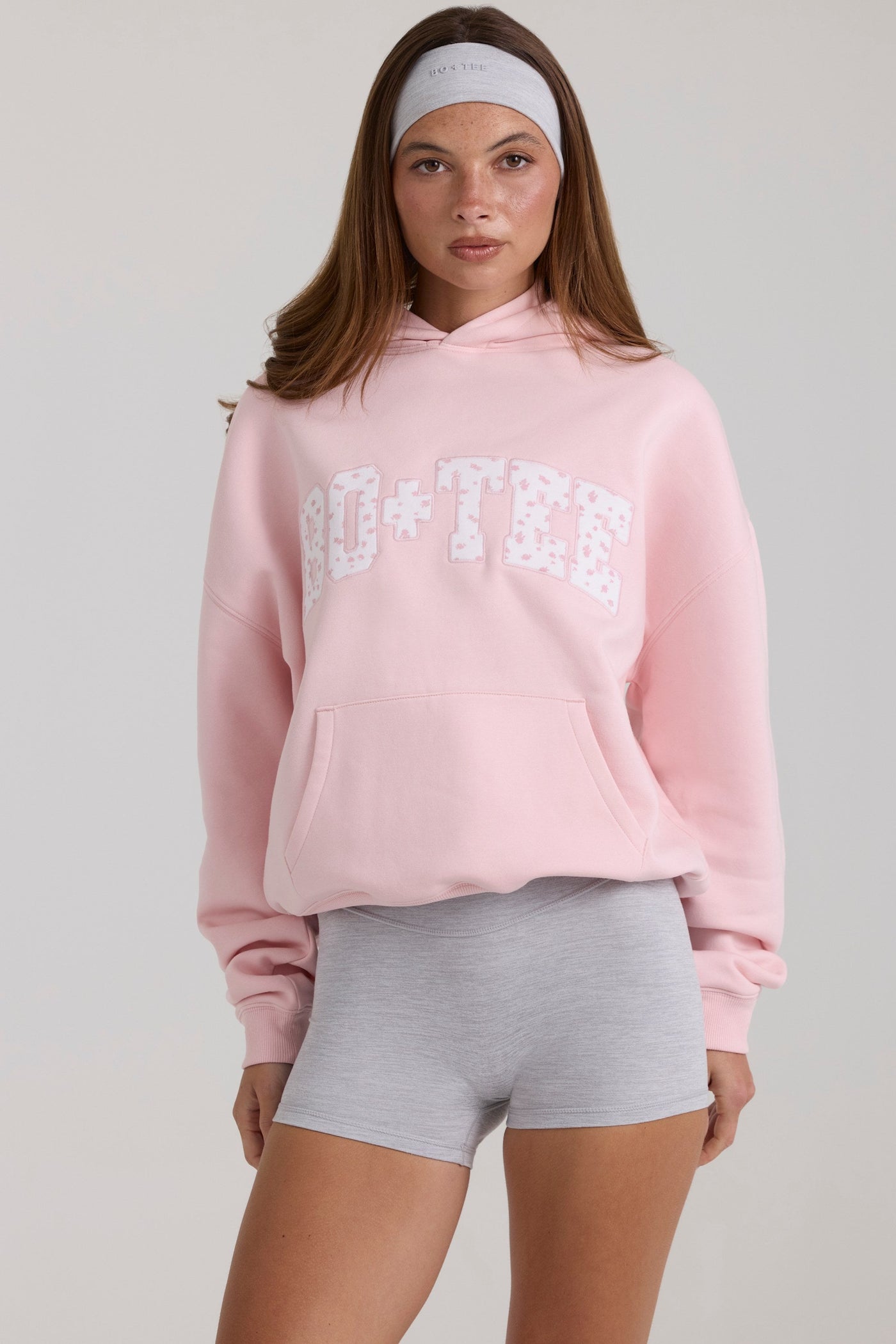 Pudra Pembesi Aplike Detaylı Büyük Beden Kapüşonlu Sweatshirt