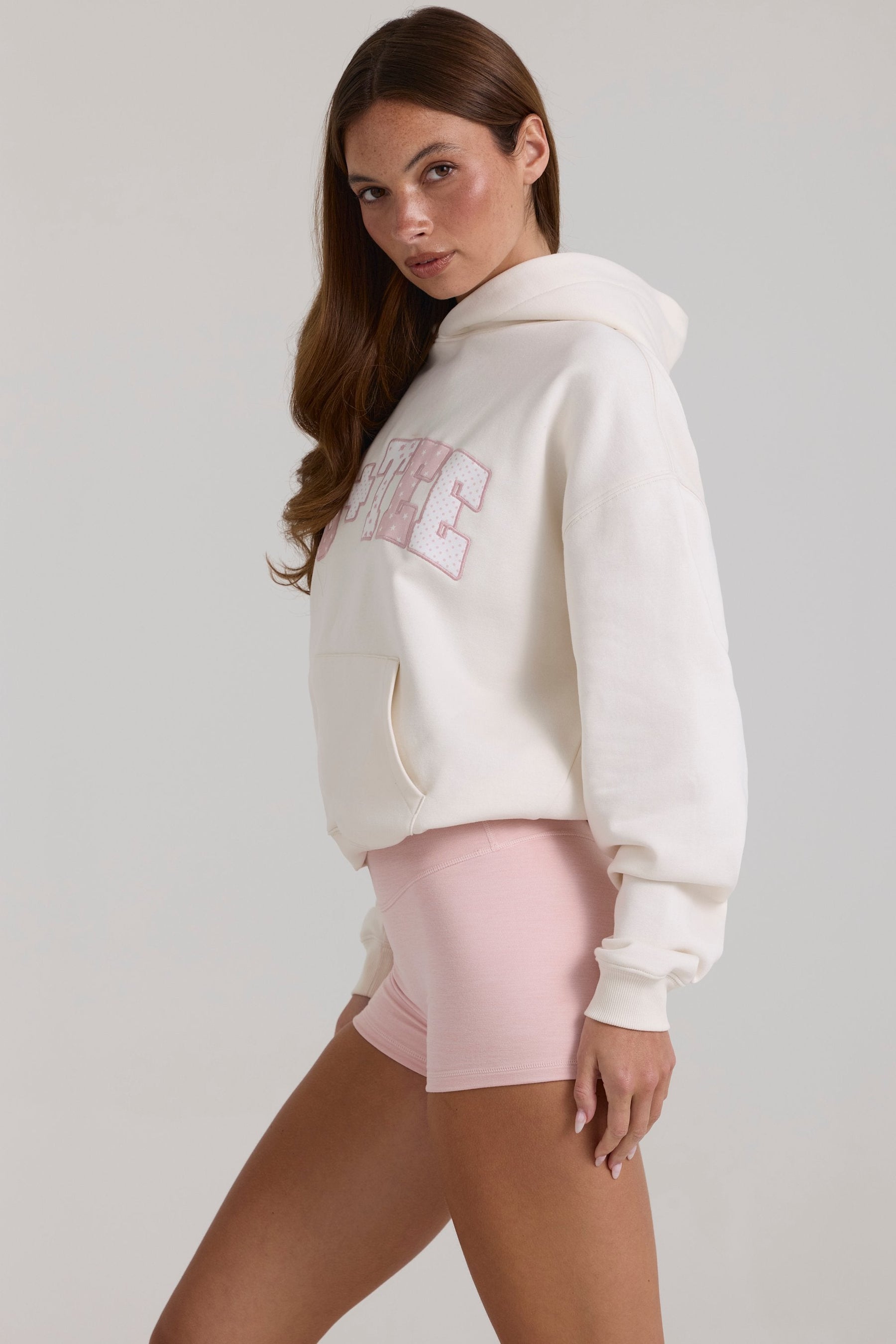 Fildişi Renginde, Büyük Beden Aplikeli Kapüşonlu Sweatshirt