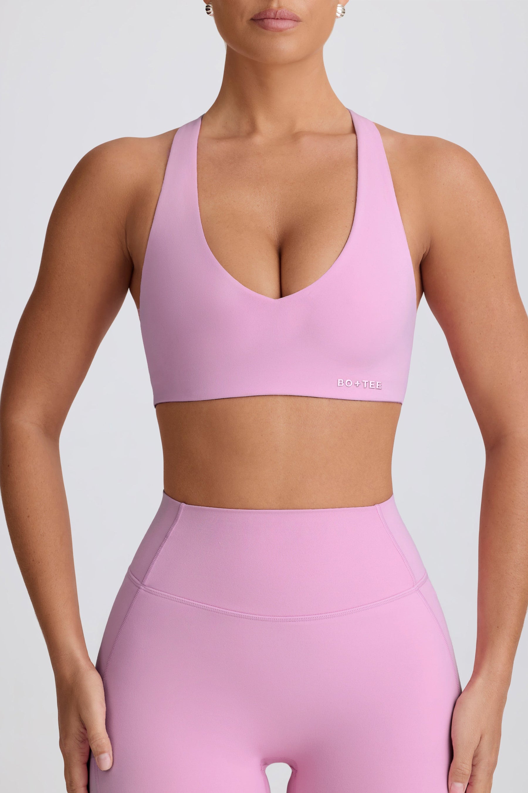 Toz Pembe Renkte Yumuşak Aktif V Yaka Spor Sütyeni