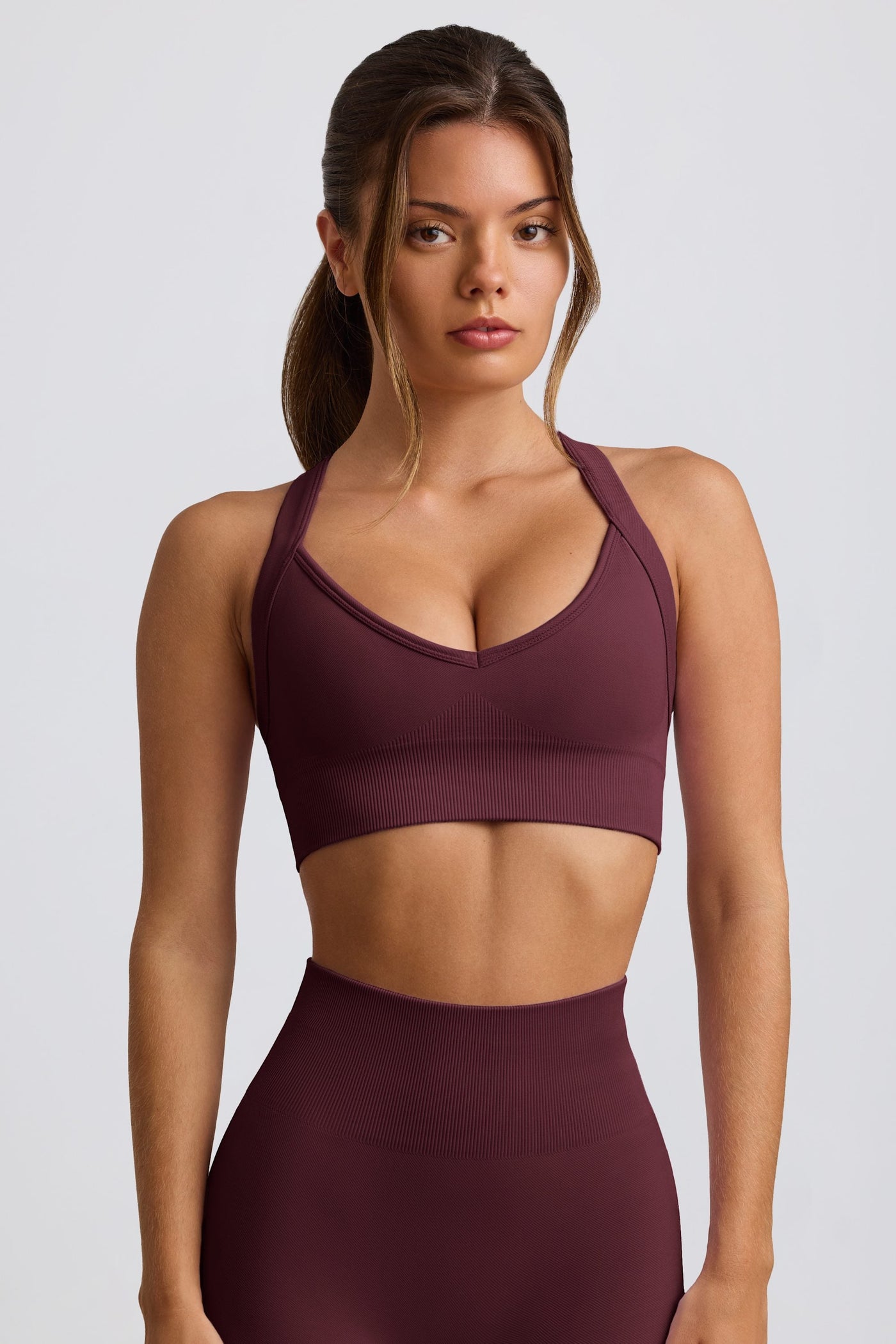 Super Sculpt Dikişsiz Çapraz Sırtlı Spor Sütyeni, Bordo