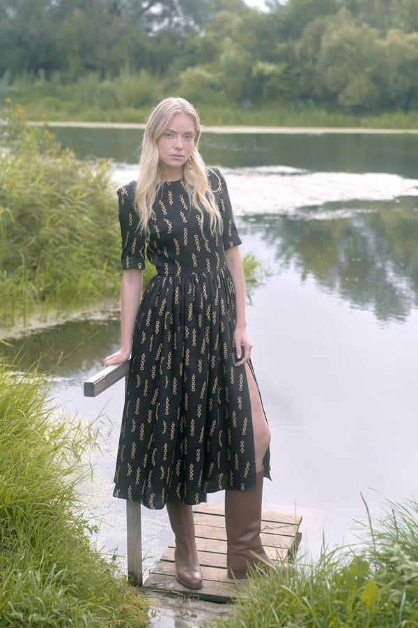 Kısa Kollu Büzgülü Etek Midi Elbise