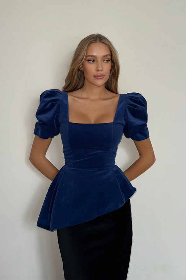 Kare Yaka Kısa Kollu Üst