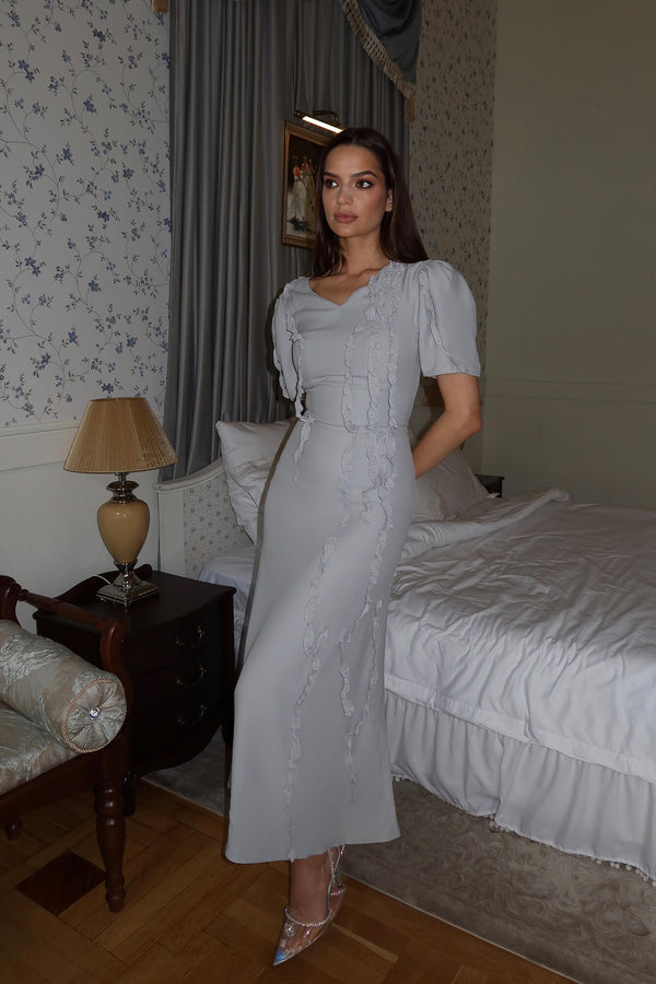 Kısa Kollu Volan Detaylı Midi Elbise