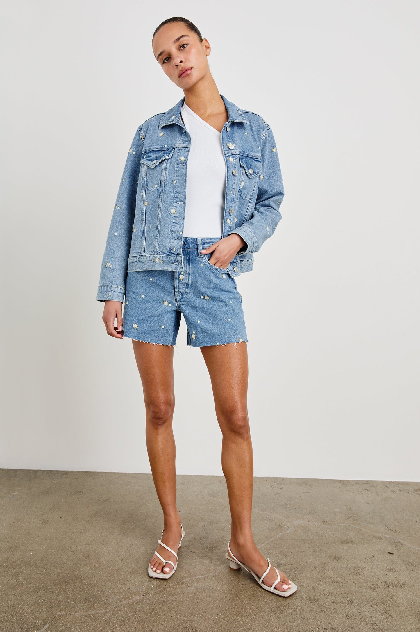 Mesa Şort - İndigo Çiçekli