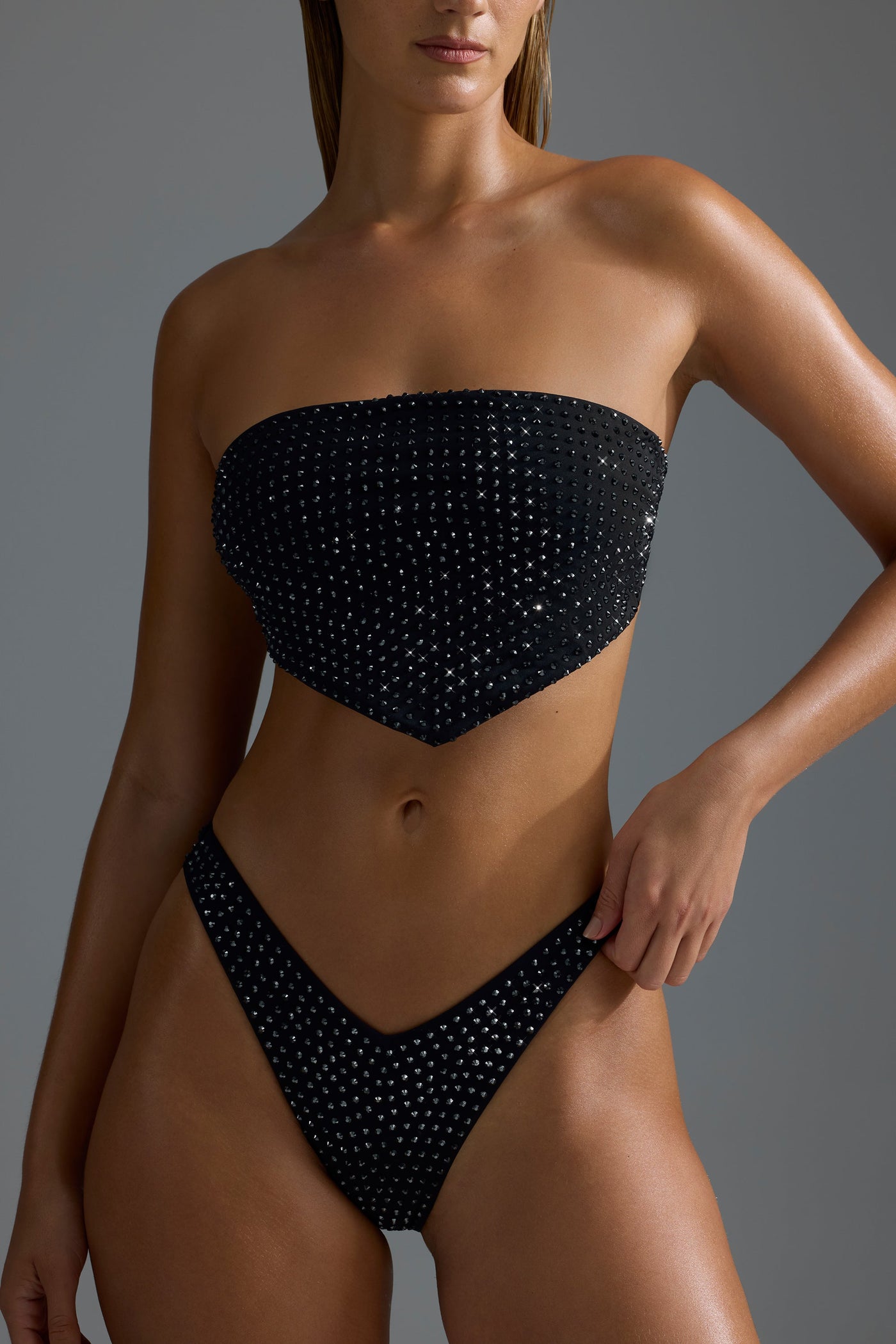 Siyah Renkli, İşlemeli Şal Detaylı Bandeau Bikini Üstü
