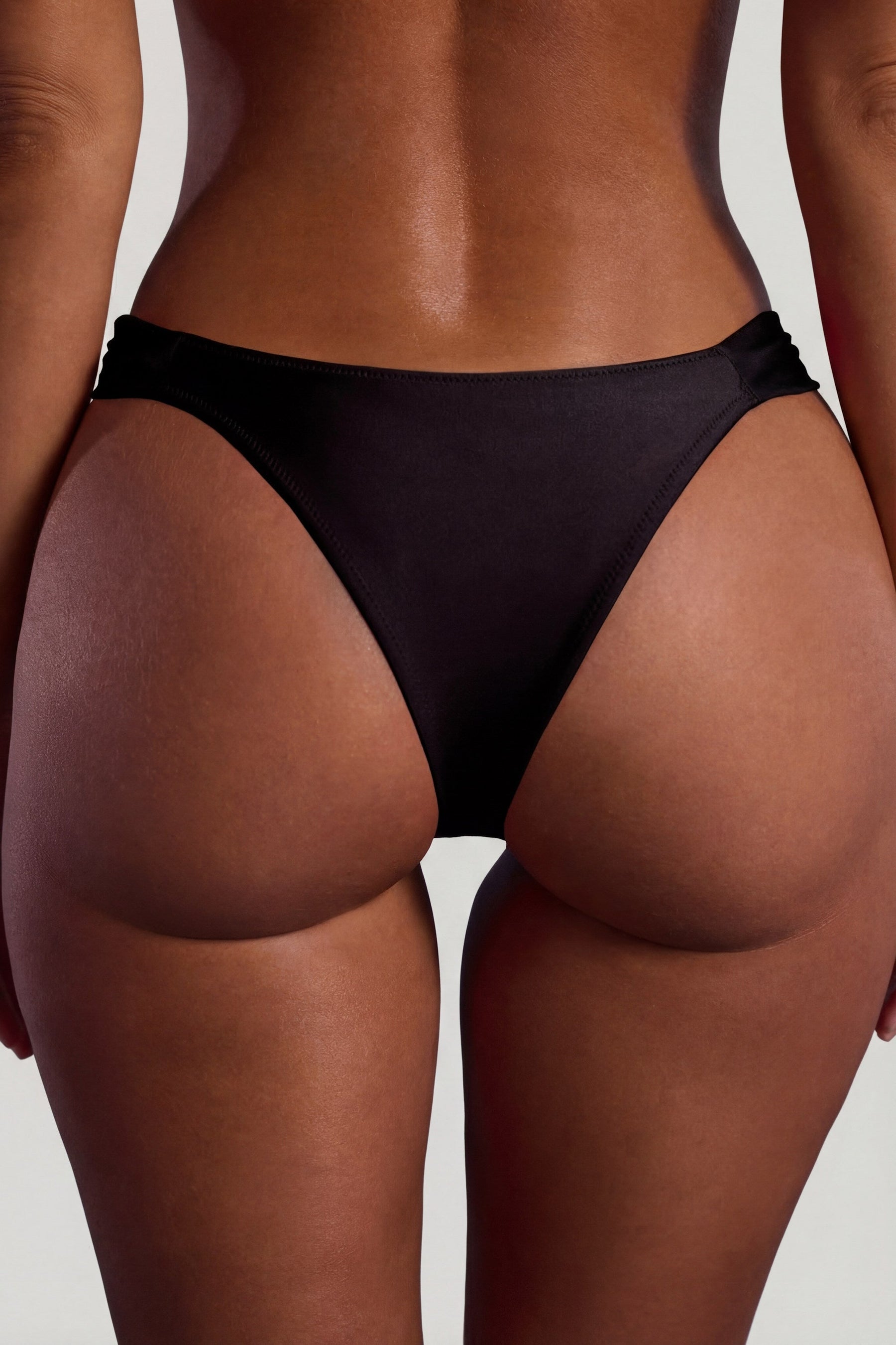 Siyah, Boncuk İşlemeli Geniş Askılı Cesur Bikini Altı