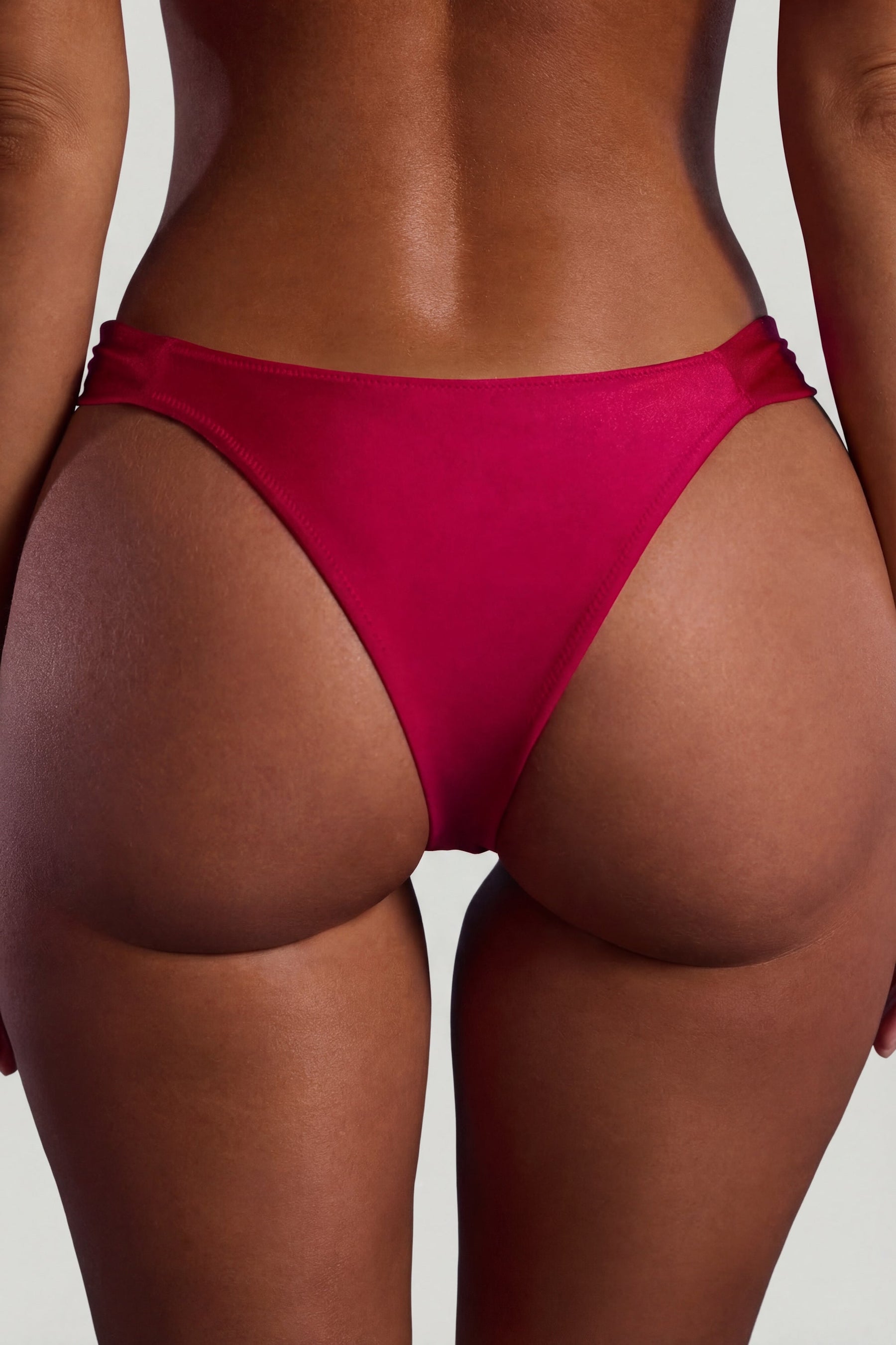 Boncuk İşlemeli, Geniş Askılı, Cesur Kesimli, Ahududu Pembesi Bikini Altı.