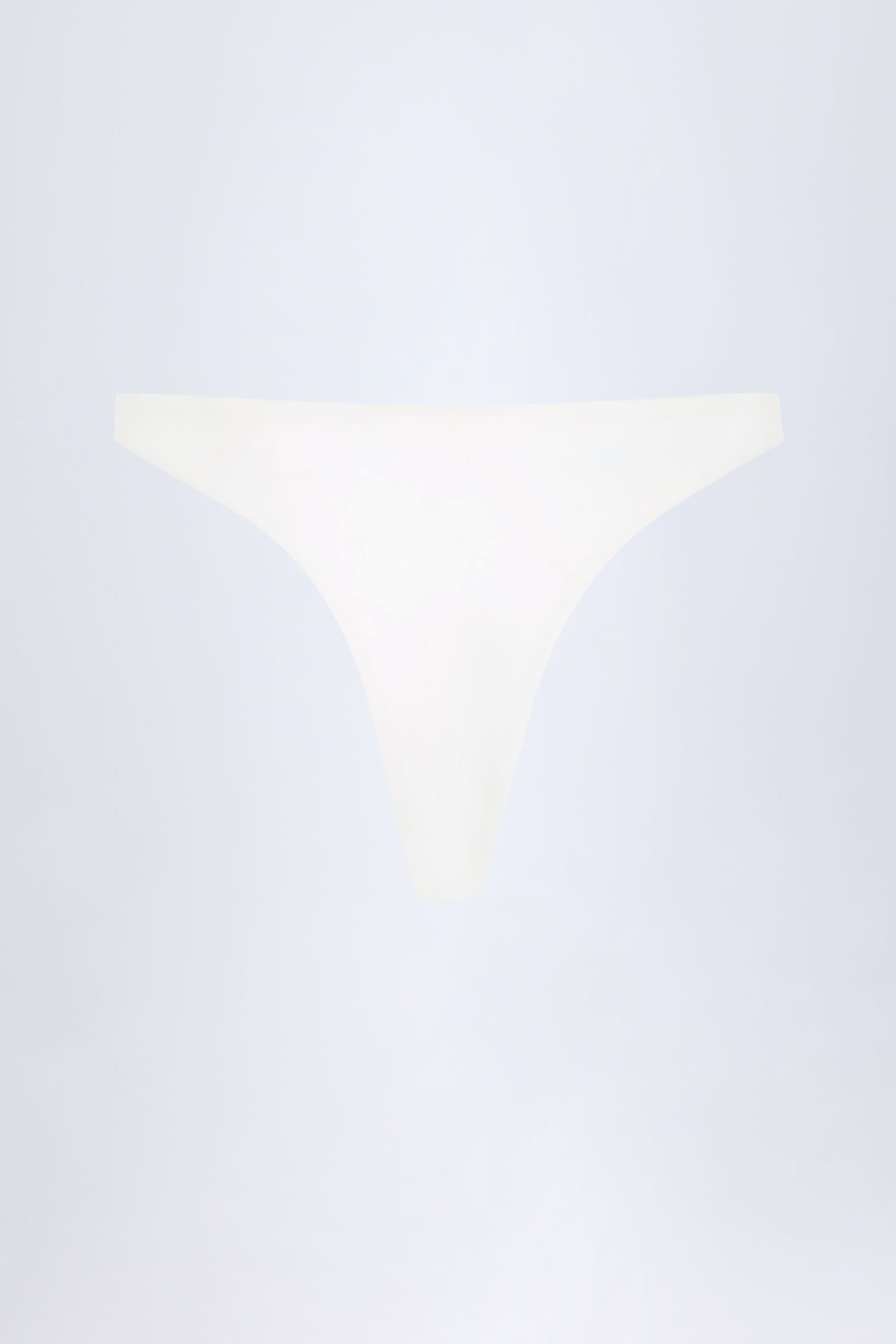 Beyaz Renkli, Metal Detaylı, Şık Bikini Altı