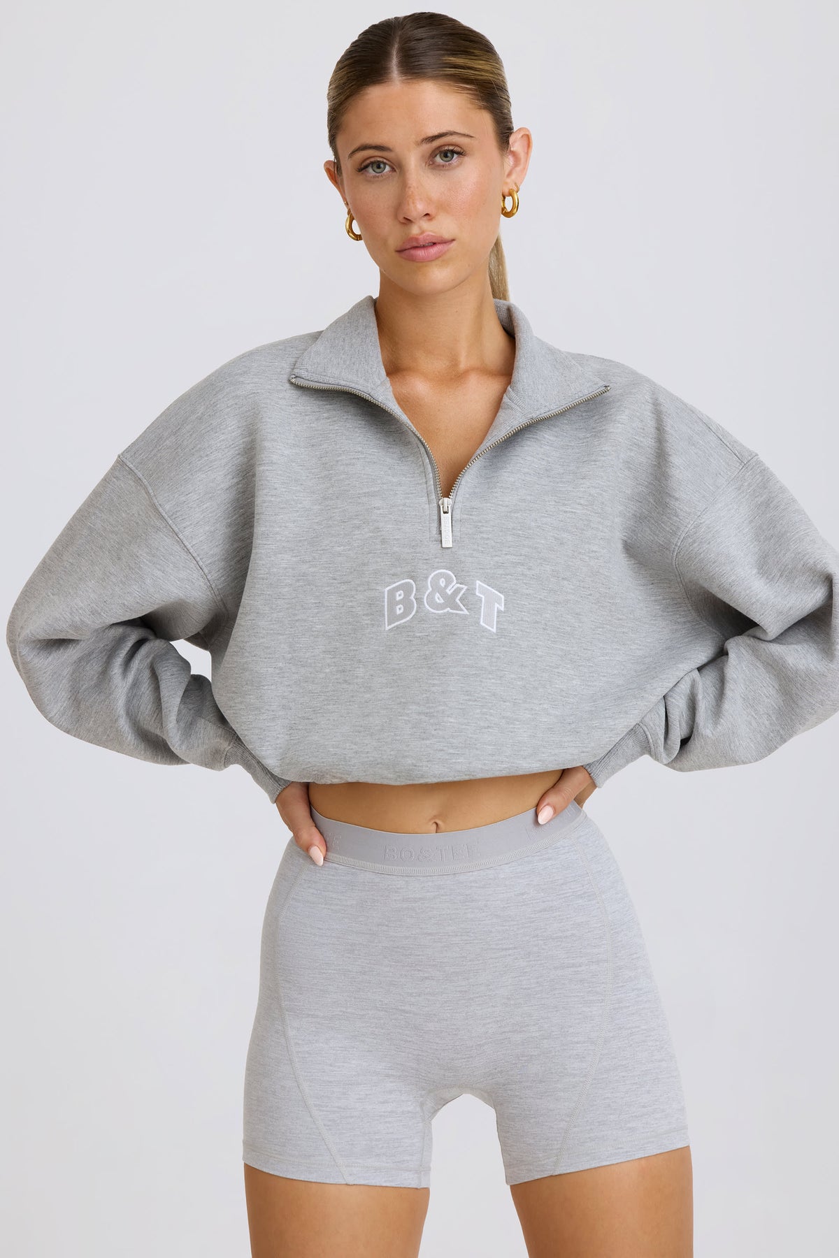 Gri Melanj Renkli, Çeyrek Fermuarlı, Kısa Kesimli Sweatshirt.