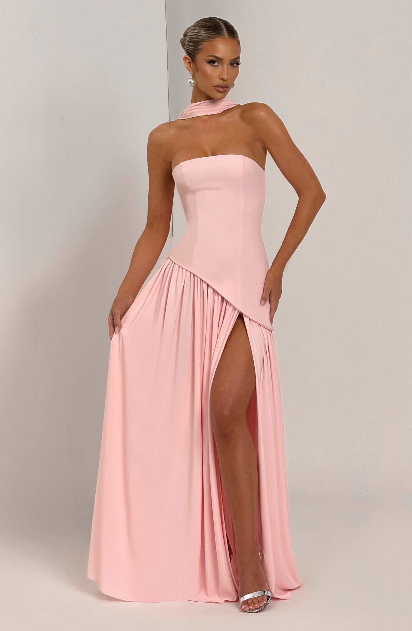 Maliyah Maxi Elbise - Pudra Pembesi