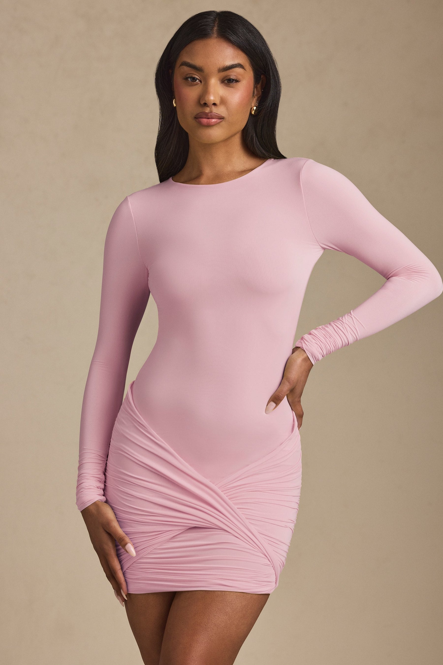 Yumuşak Pembe Renkte, Önü Bükümlü, Büzgülü, Sırtı Açık Modal Mini Elbise