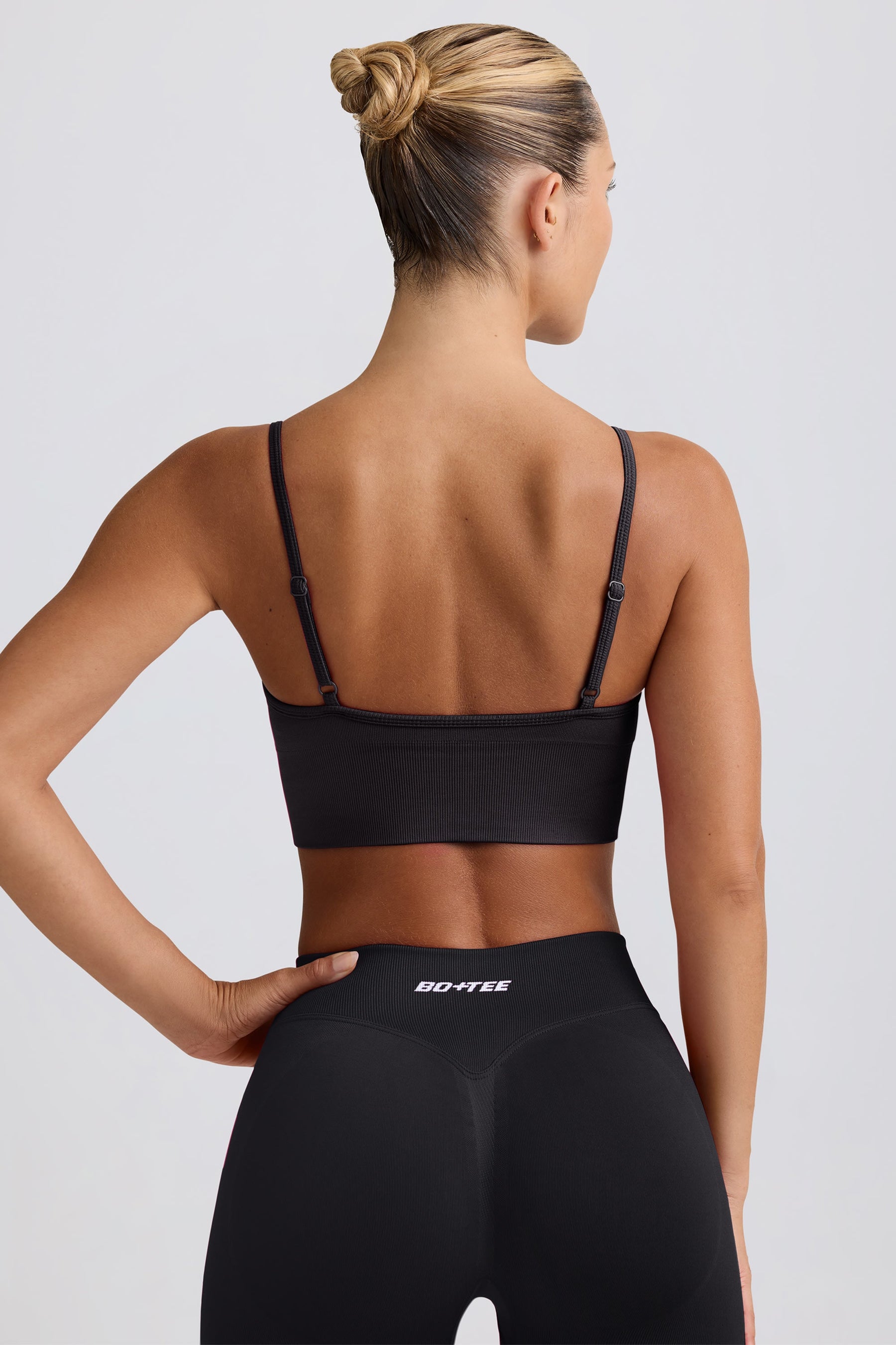 Define Luxe V Yaka Spor Sütyeni, Siyah