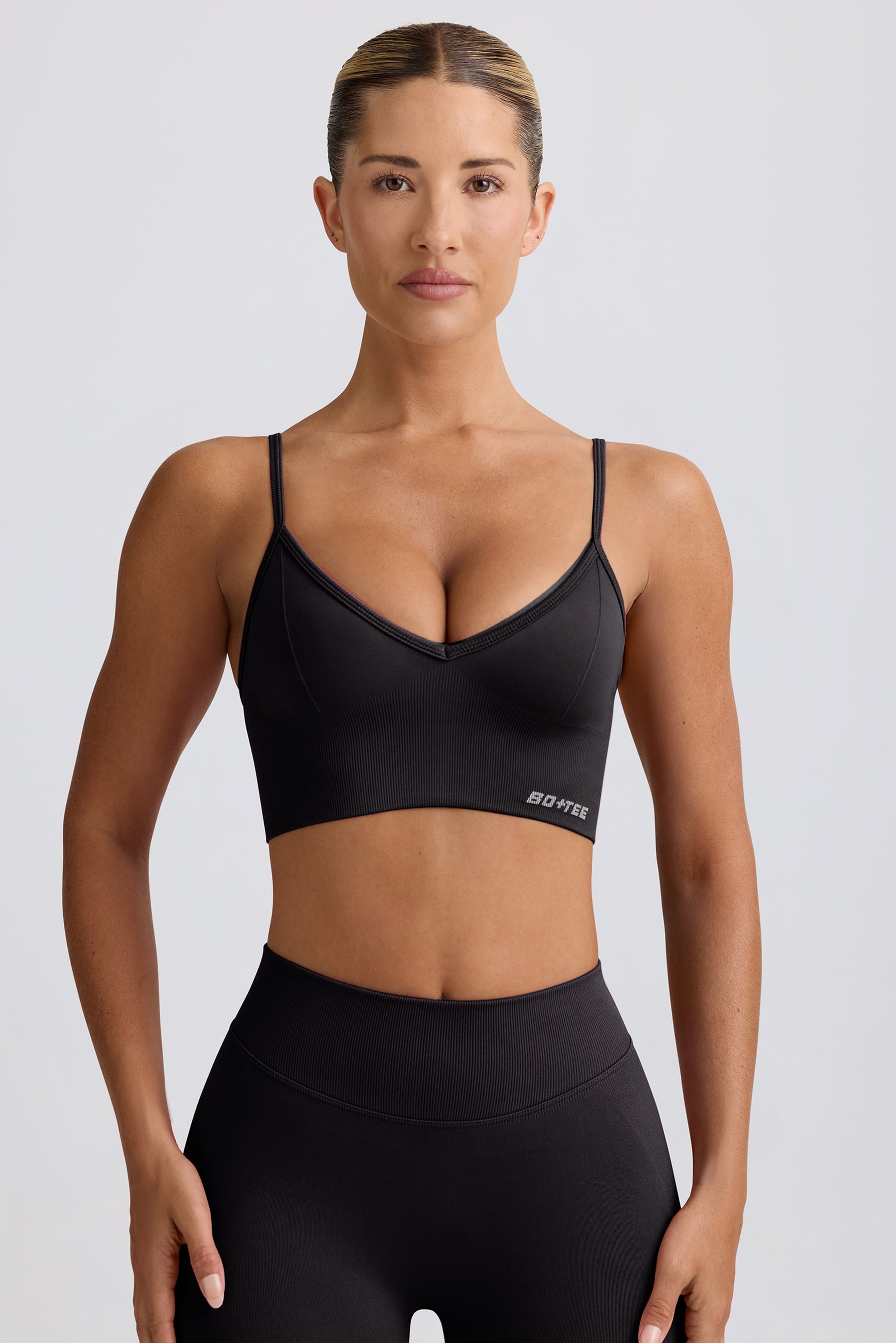 Define Luxe V Yaka Spor Sütyeni, Siyah