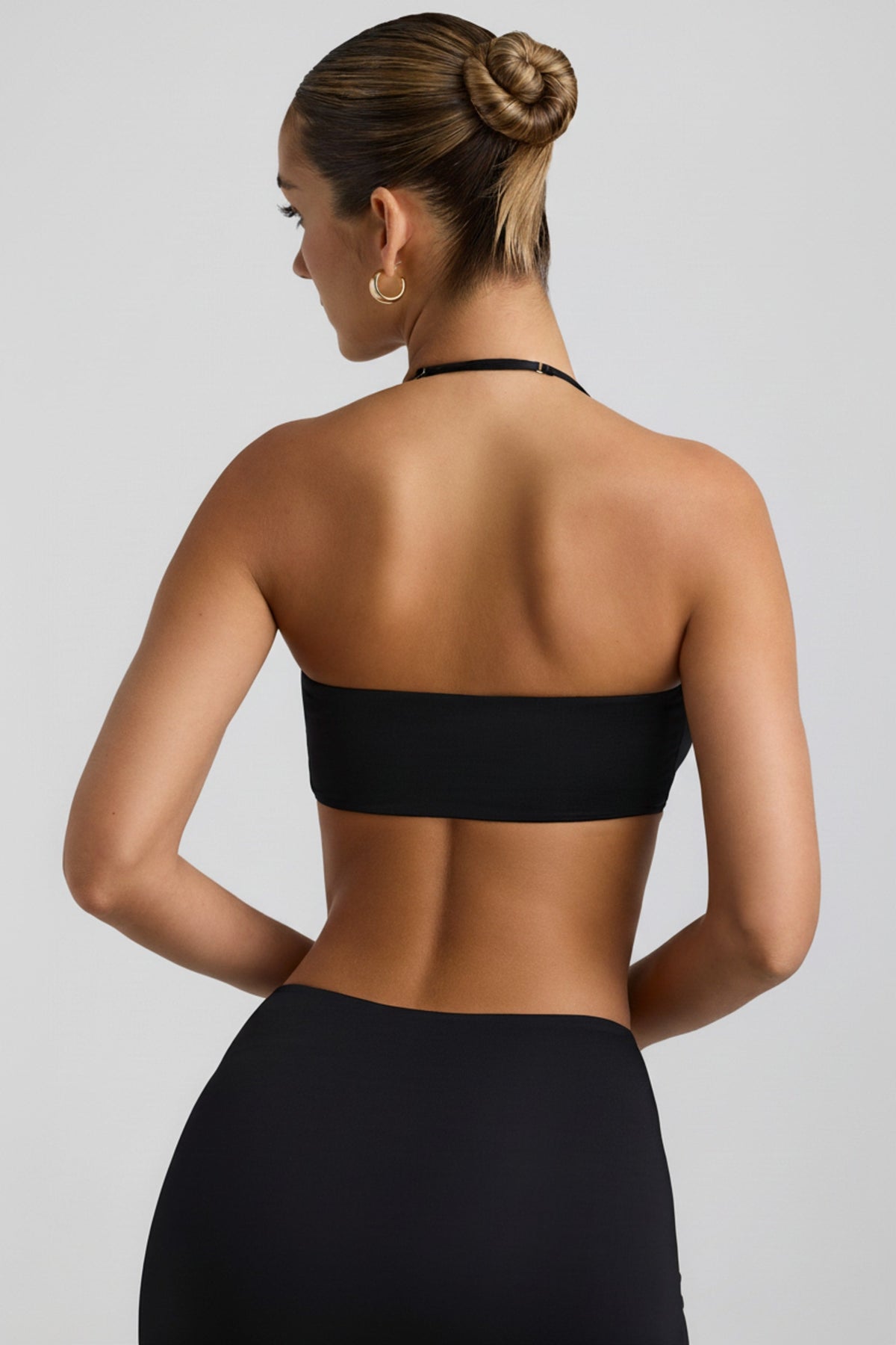 Siyah Renkli, İnce Kumaşlı, Metal Detaylı Askılı Bralet