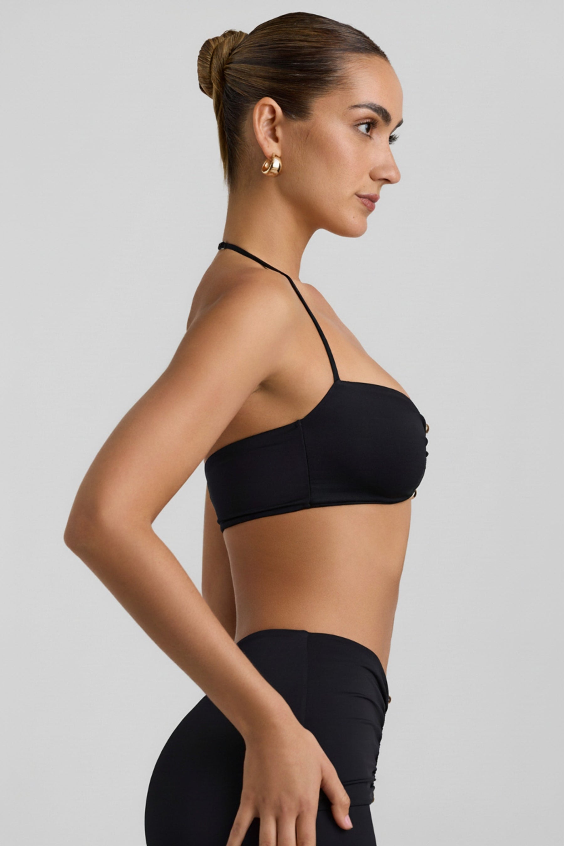 Siyah Renkli, İnce Kumaşlı, Metal Detaylı Askılı Bralet