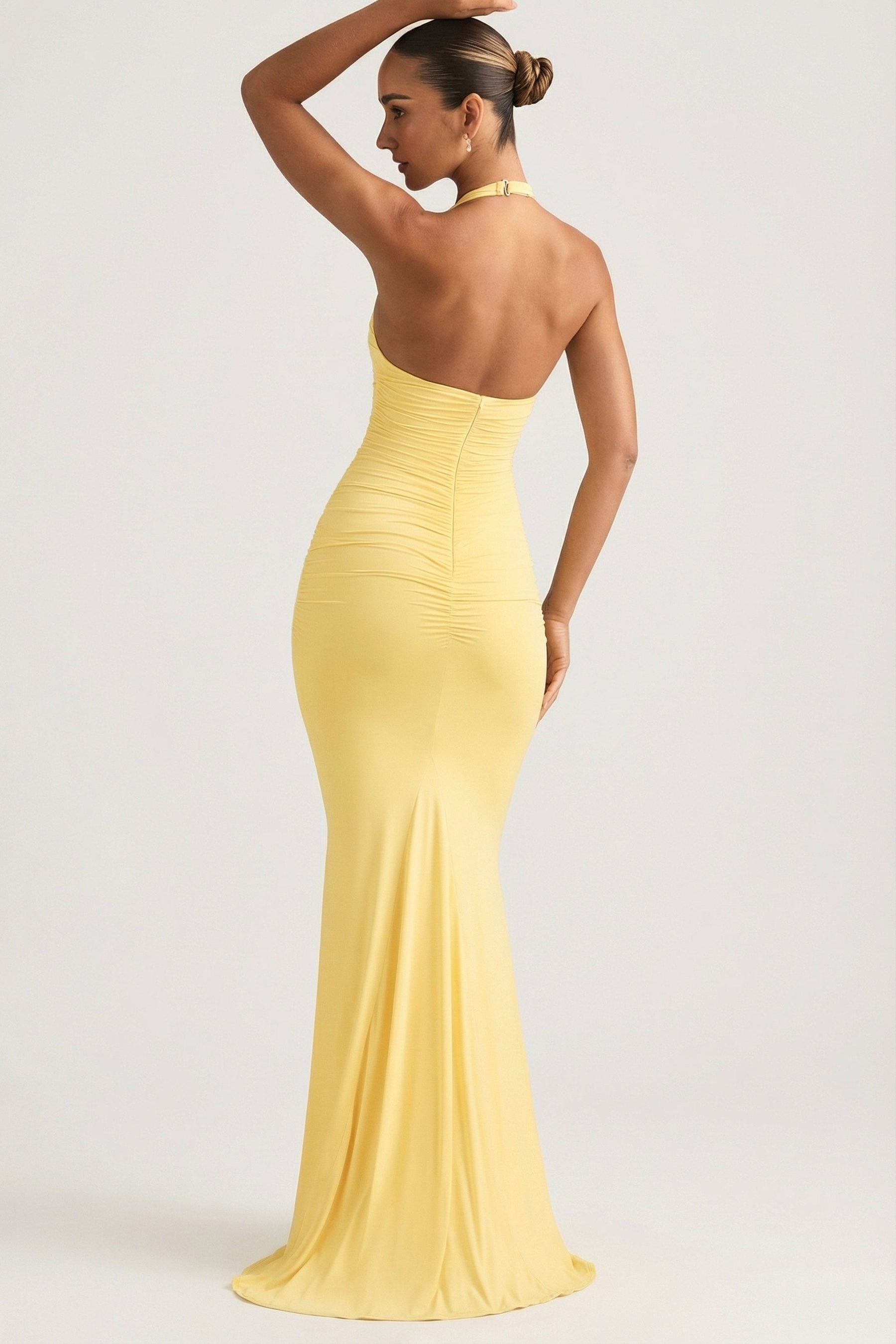 Pastel Sarı Renkte, Büzgülü, Sırtı Açık, Askılı Elbise