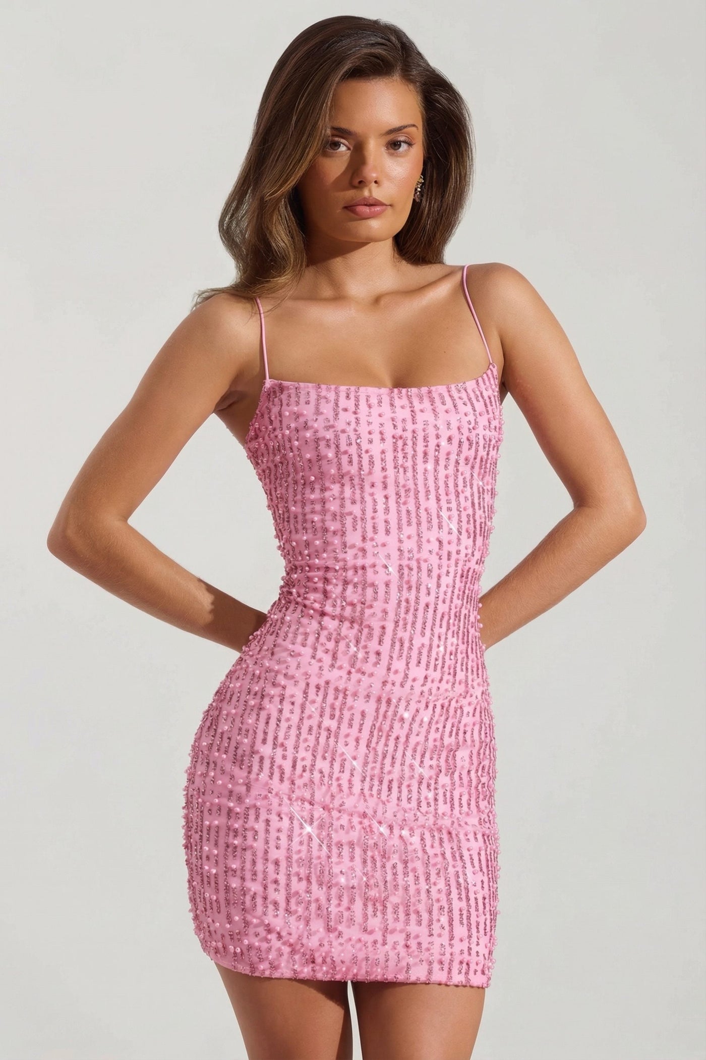 Pembe Renkli, İşlemeli, Yuvarlak Yakalı, Vücuda Oturan Mini Elbise