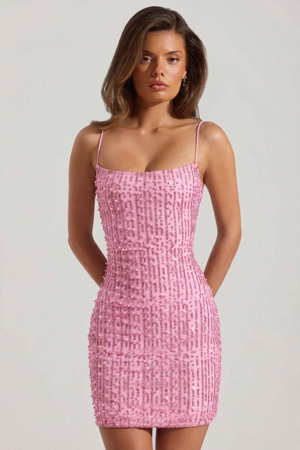 Pembe Renkli, İşlemeli, Yuvarlak Yakalı, Vücuda Oturan Mini Elbise