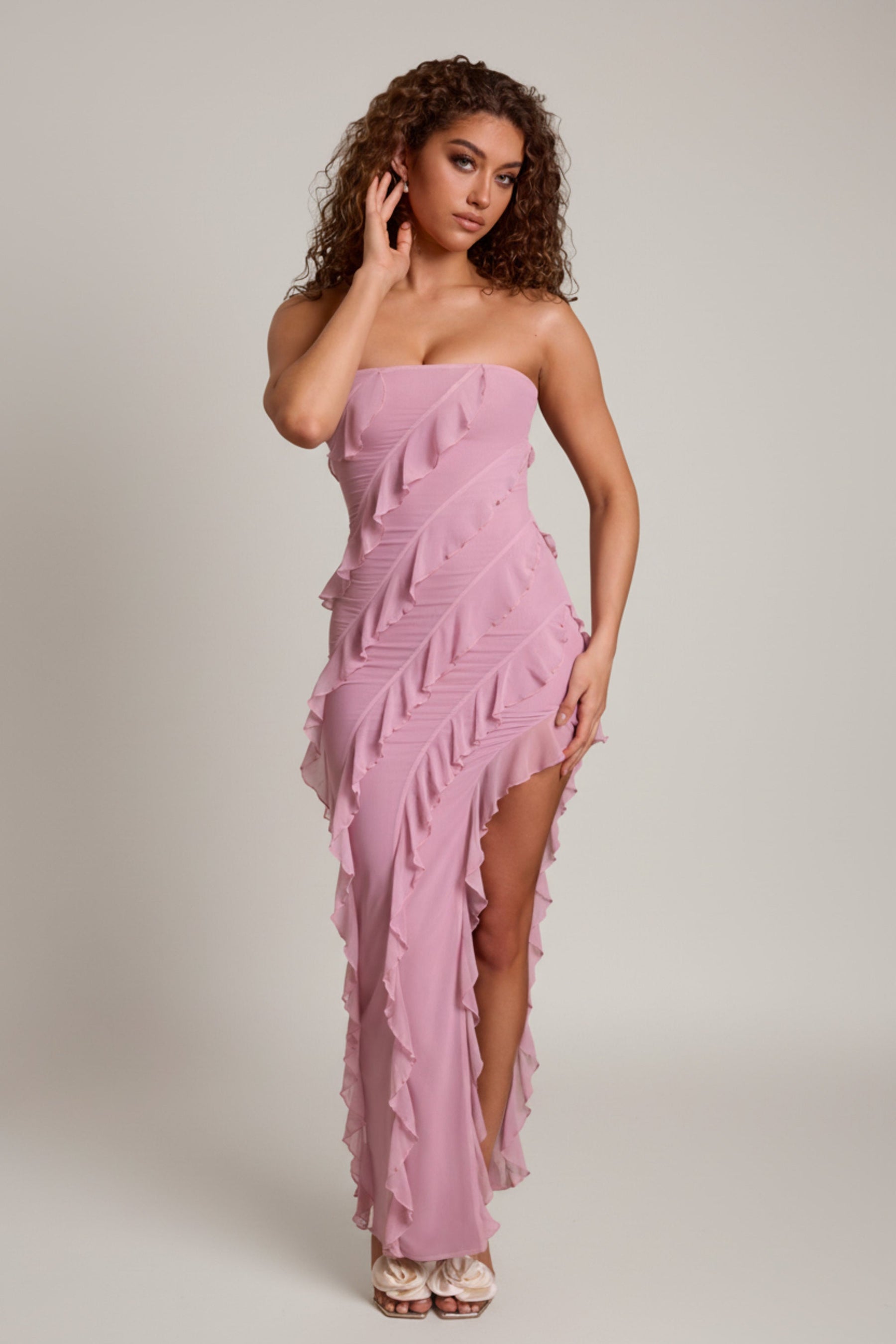 Toz Pembe Renkte, Fırfır Detaylı Bandeau Maxi Elbise