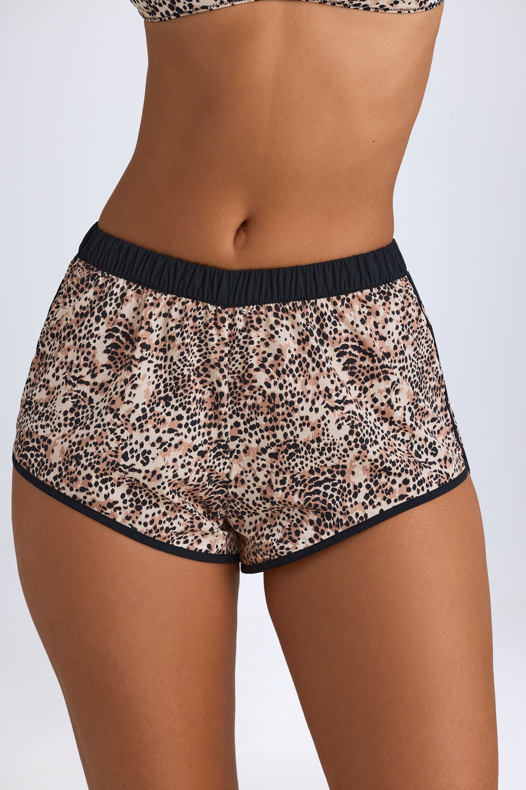 Leopar Desenli Mini Şort