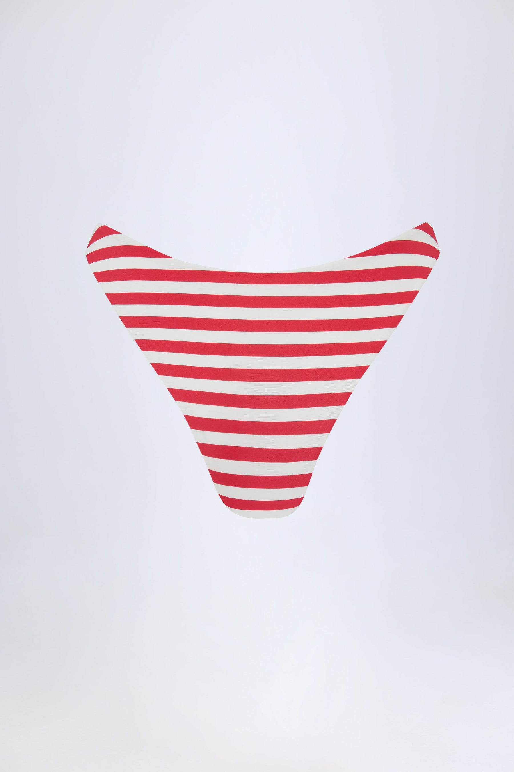Kiraz Kırmızısı Rengiyle Şık Bikini Altı