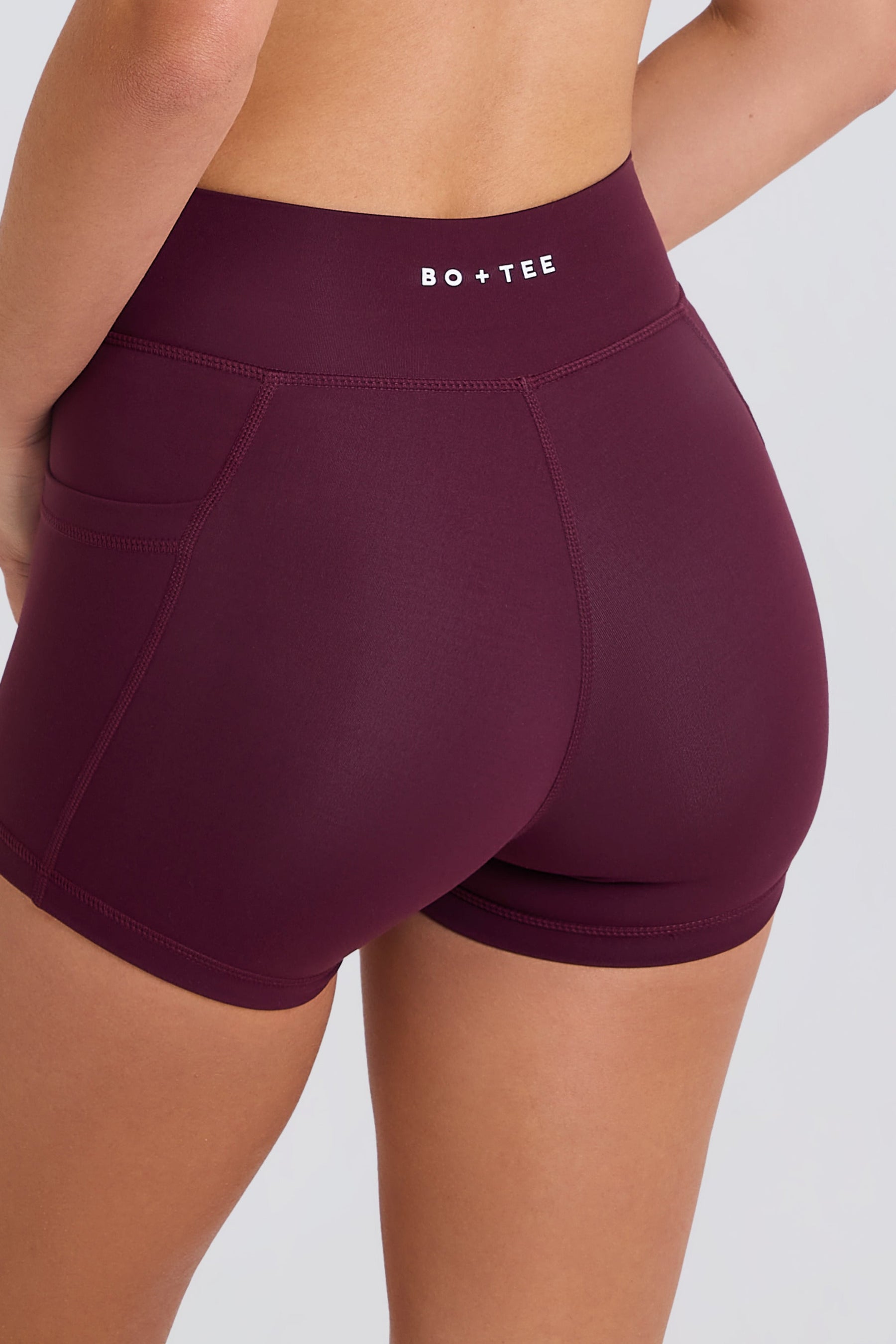 Bordo Renkli, Yumuşak Kumaşlı, V Bel Kesimli, Cepli Mini Şort