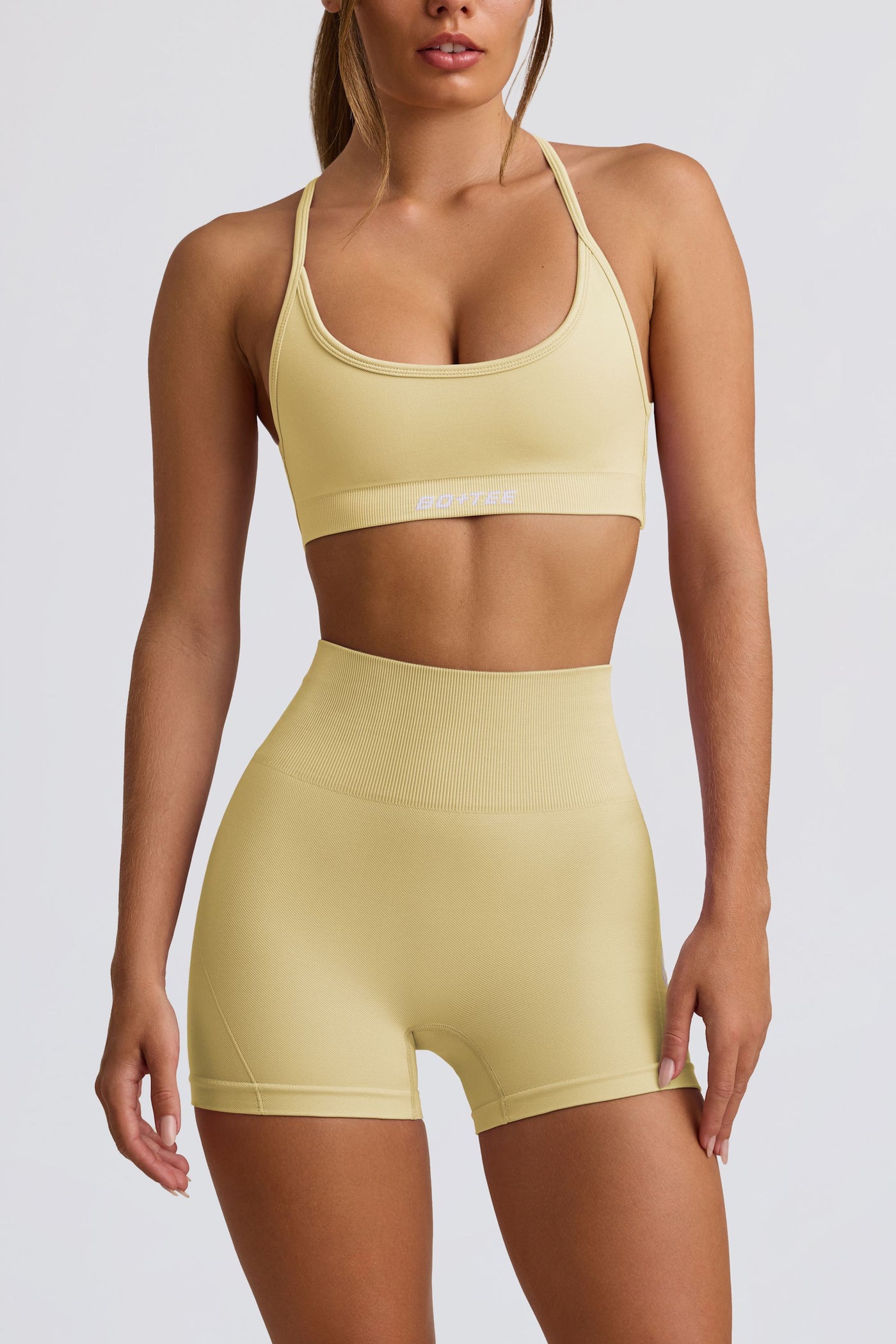 Super Sculpt Dikişsiz Sırtı Açık Spor Sütyeni, Tereyağı Sarısı
