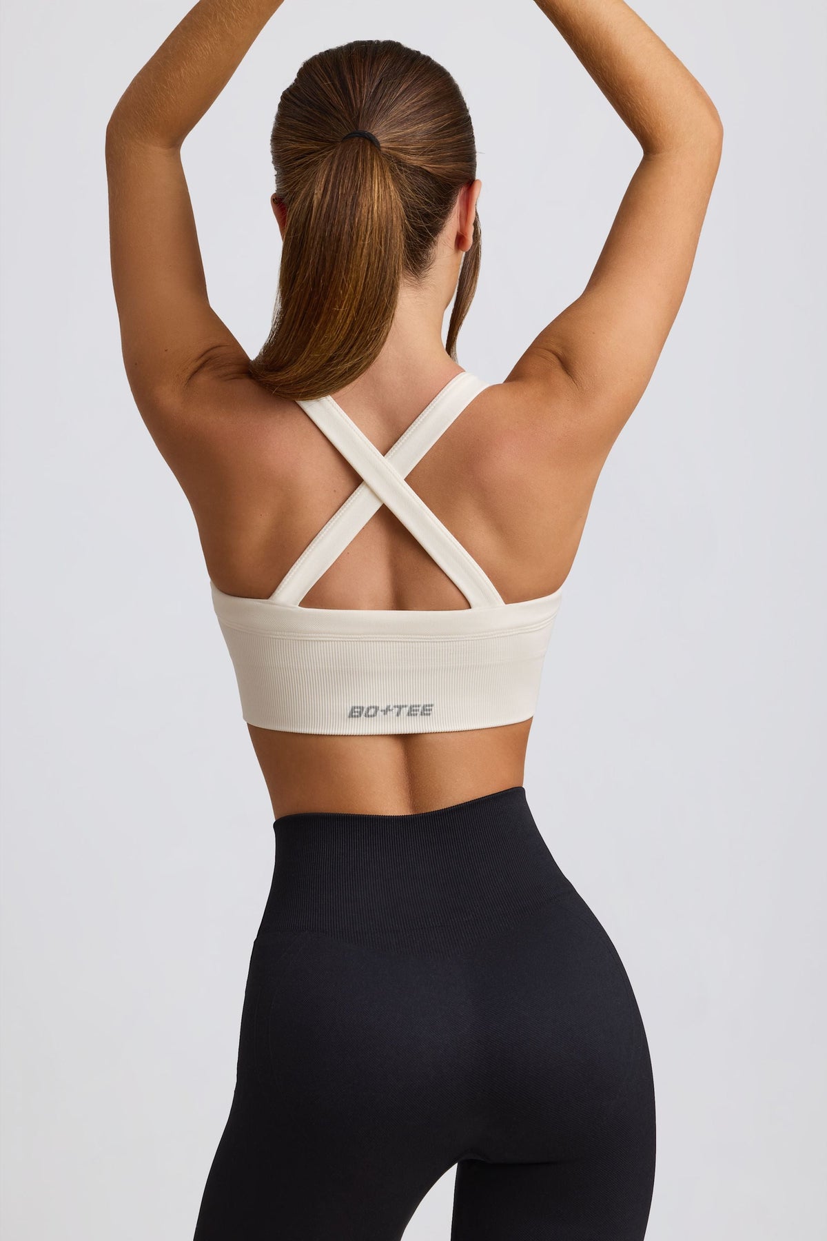 Super Sculpt Dikişsiz Çapraz Sırtlı Spor Sütyeni, Beyaz