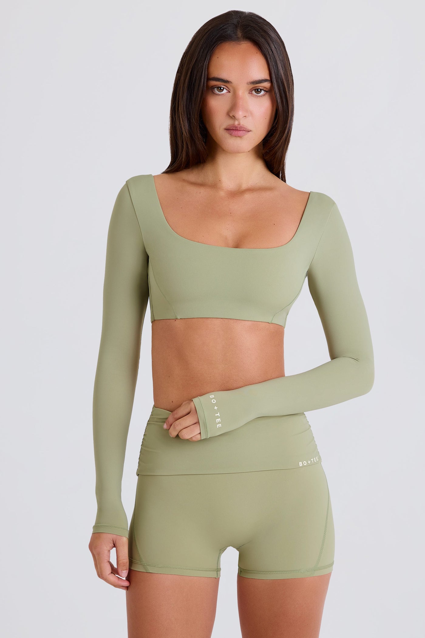 Matcha Renginde, Dört Yöne Esneyen, Çok Yönlü Uzun Kollu Crop Top.