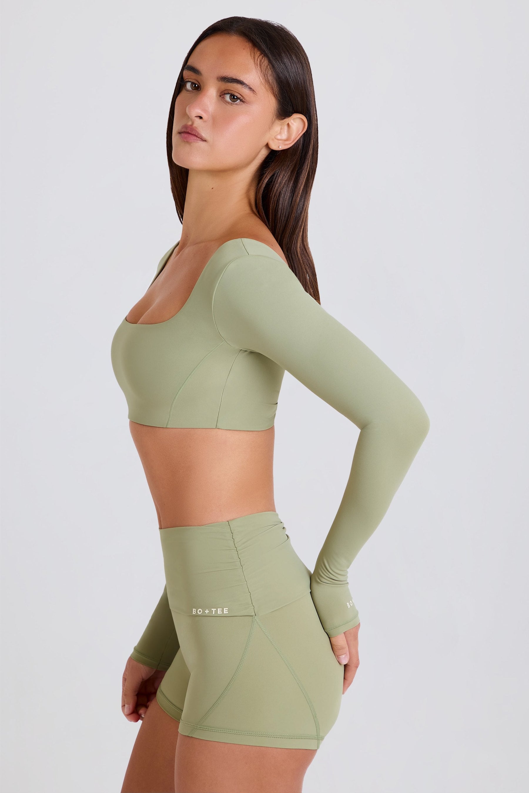 Matcha Renginde, Dört Yöne Esneyen, Çok Yönlü Uzun Kollu Crop Top.