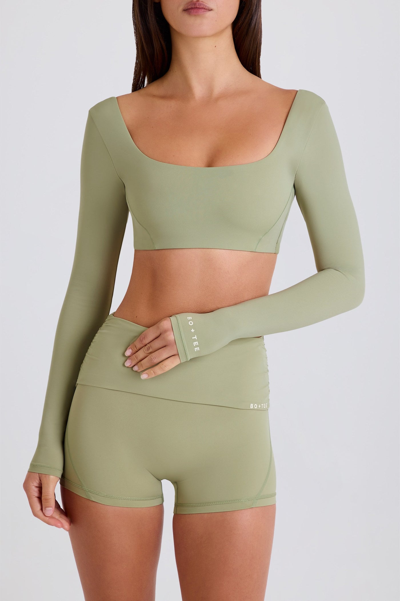 Matcha Renginde, Dört Yöne Esneyen, Çok Yönlü Uzun Kollu Crop Top.