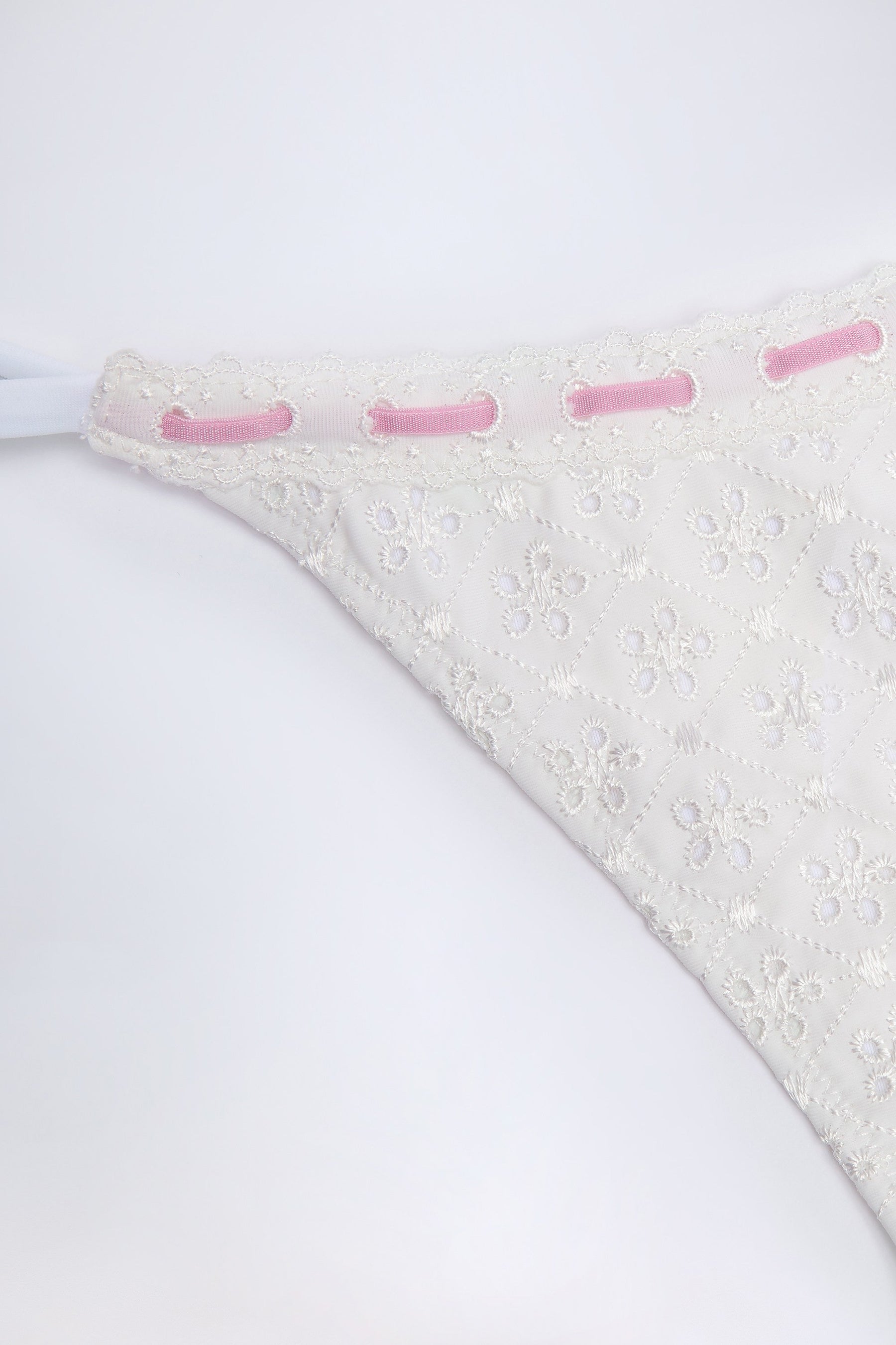 Beyaz Broderie Anglaise Yandan Bağlamalı Tanga Bikini Altı